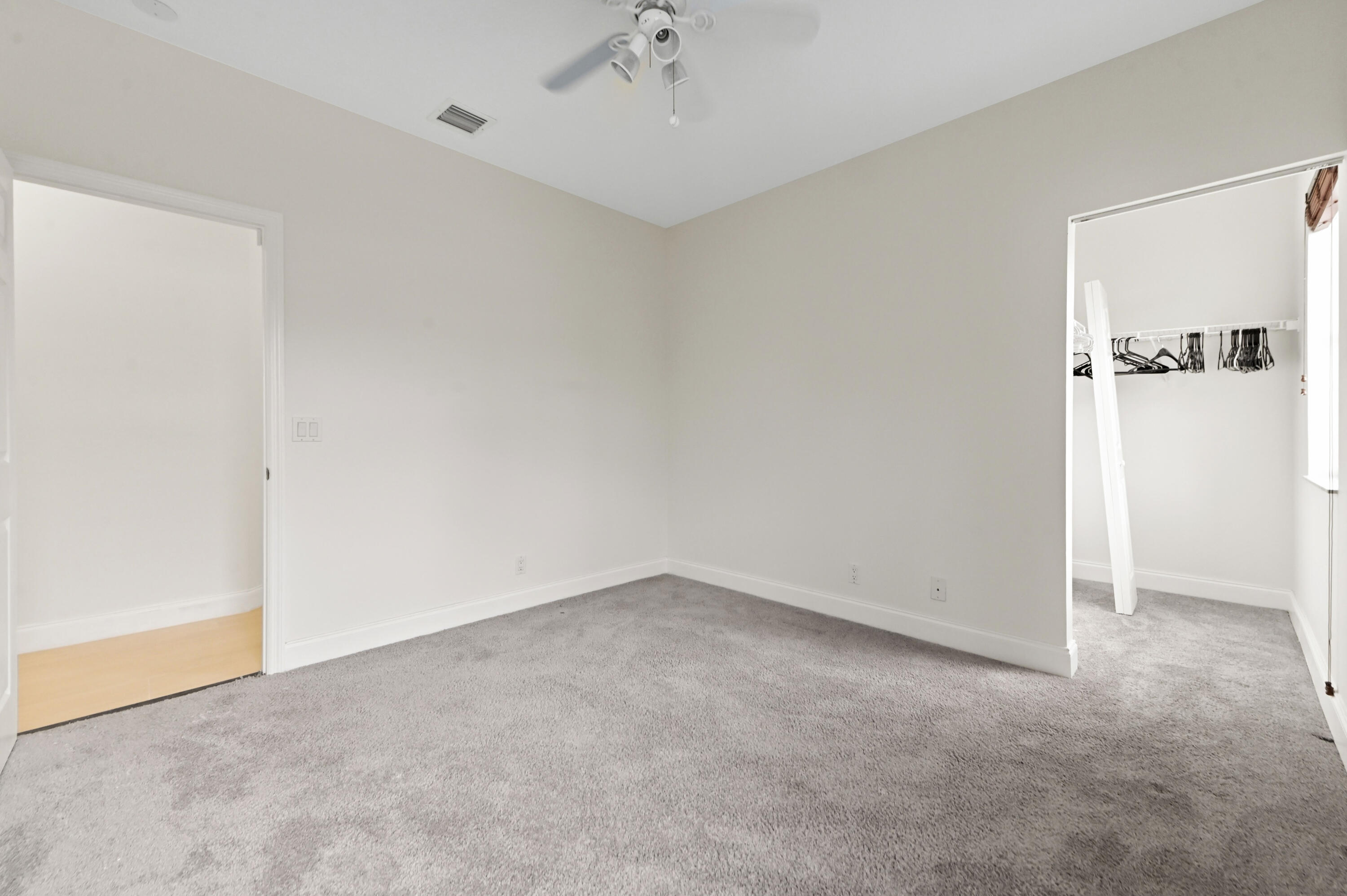 27 Bedroom 06