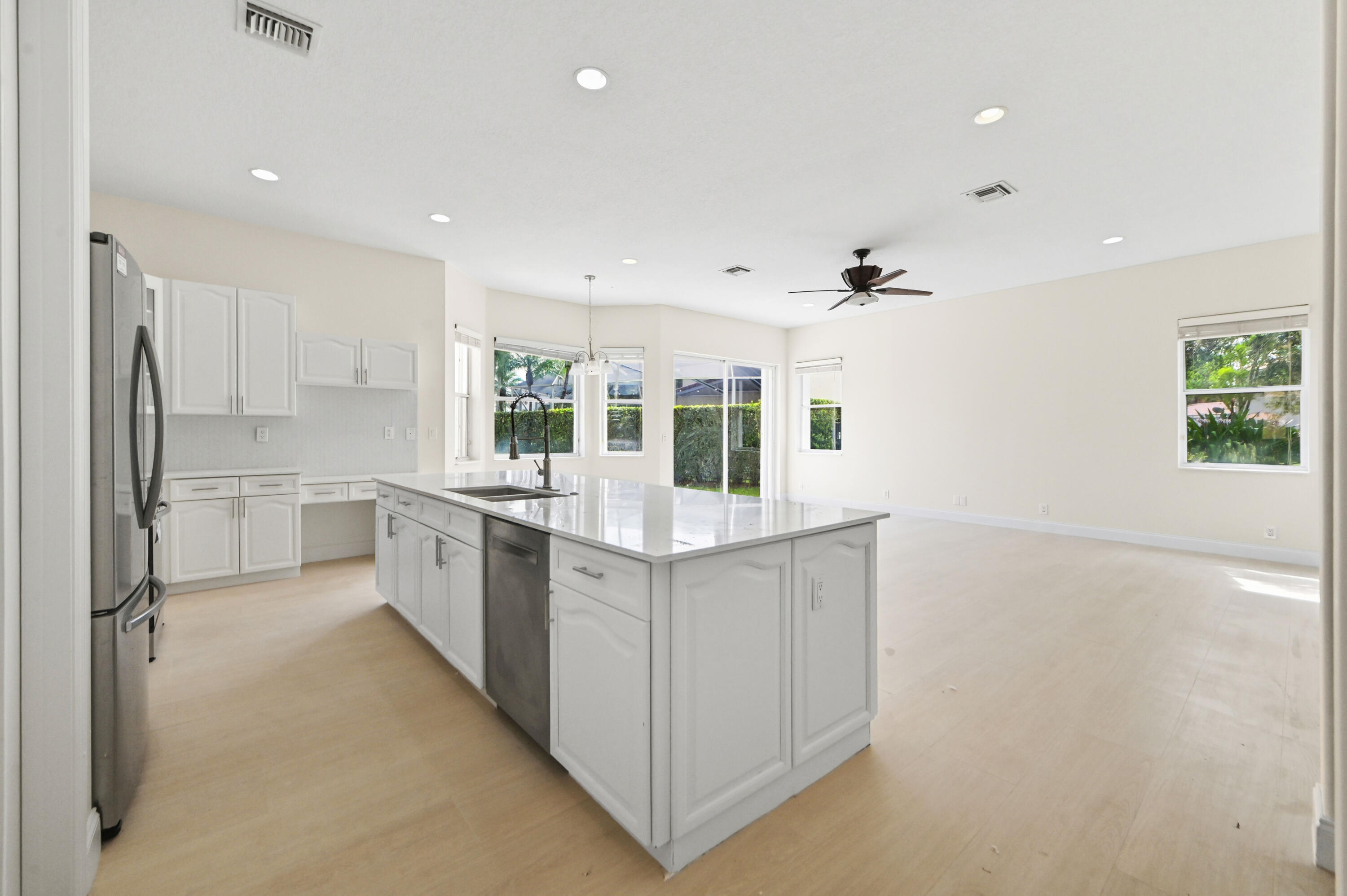 11 Kitchen 01