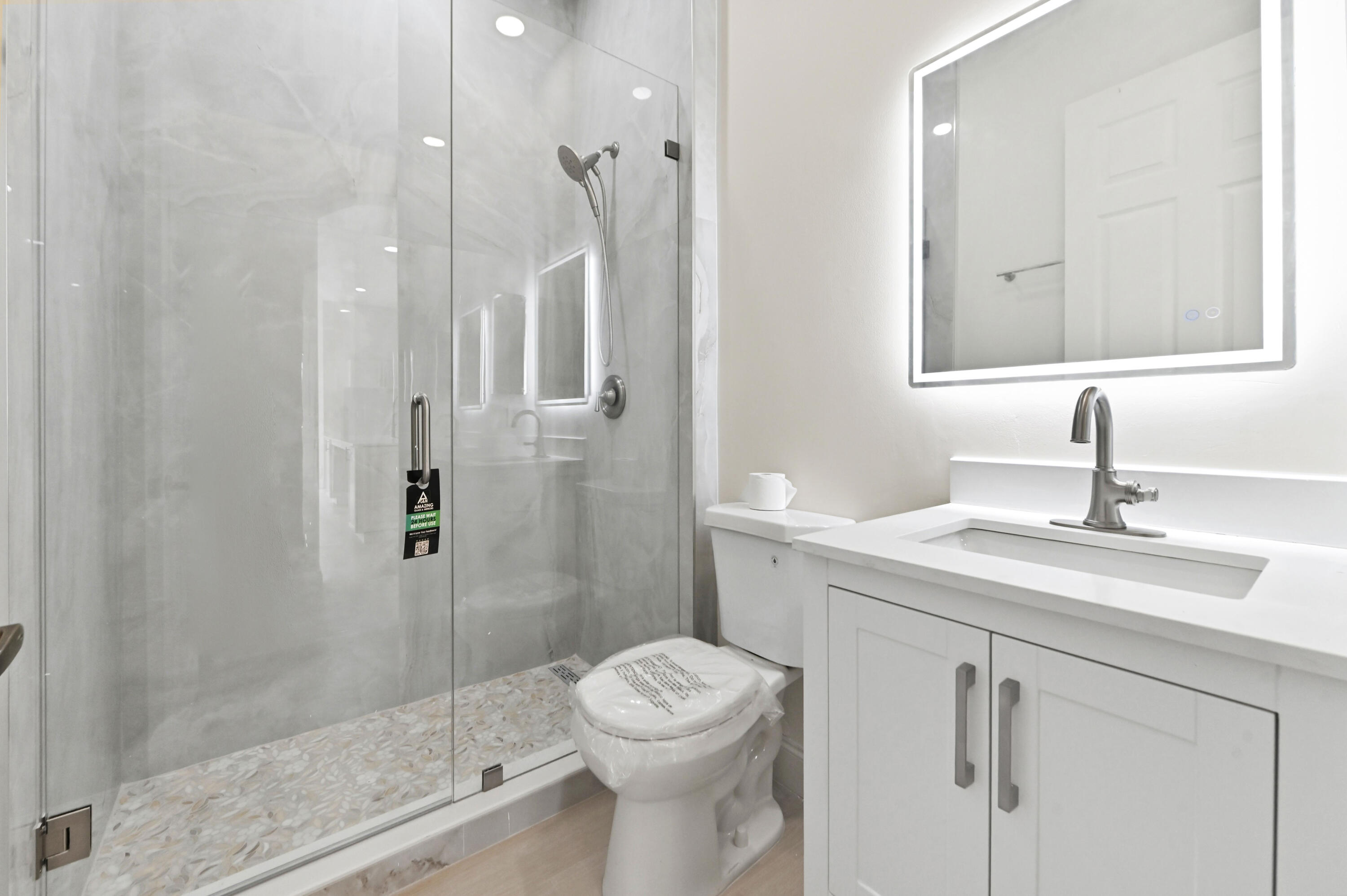 19 Bathroom 01