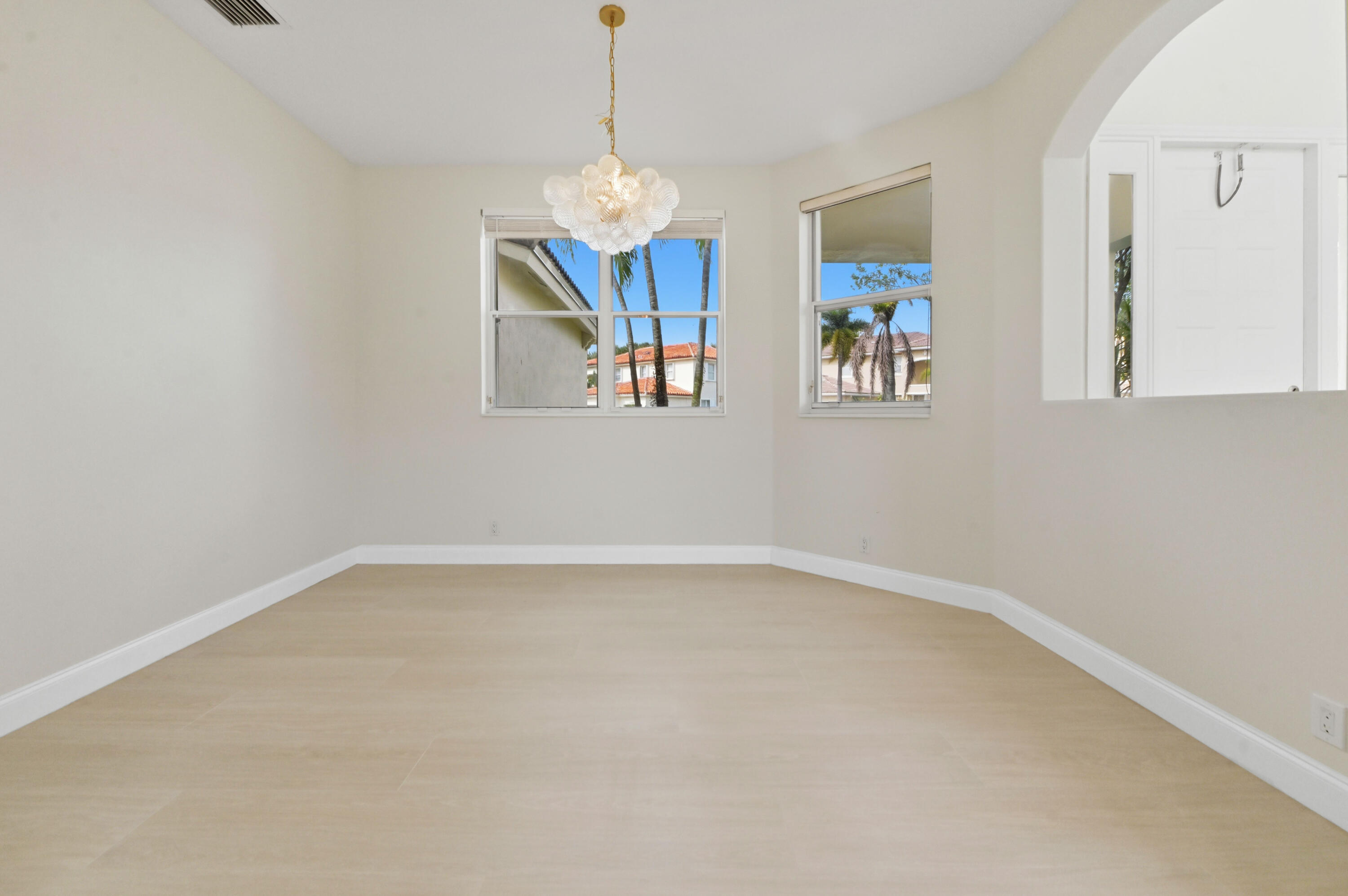 08 Dining room 01