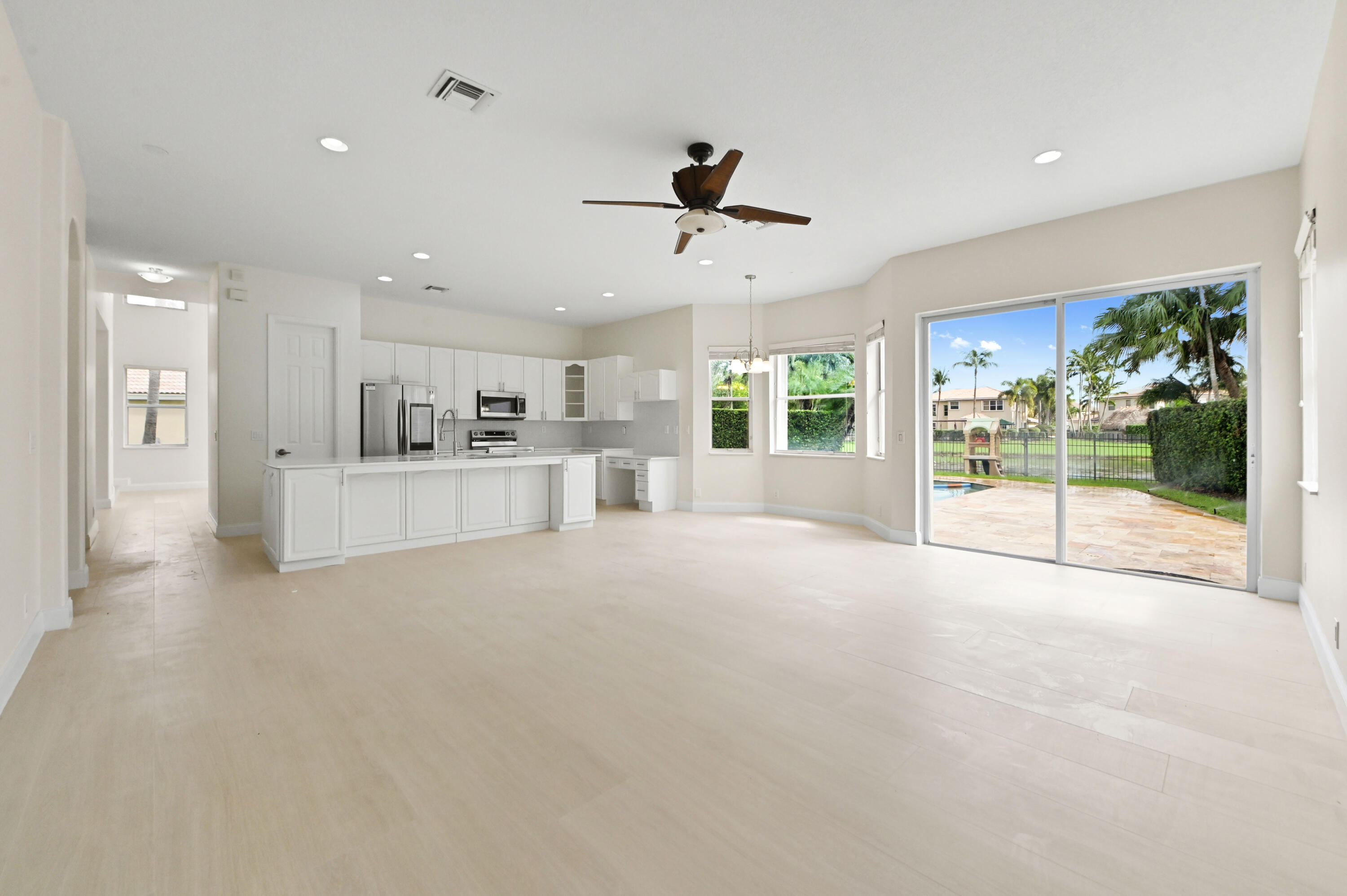 17 Family room 03