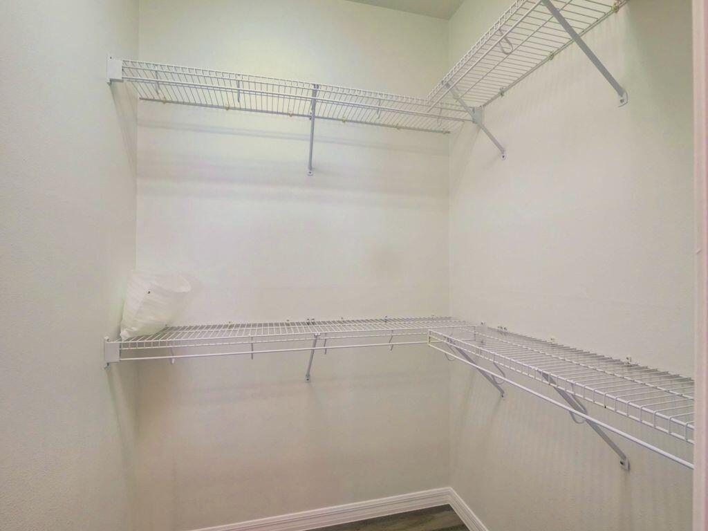 9013 Heathland walk-in-closet