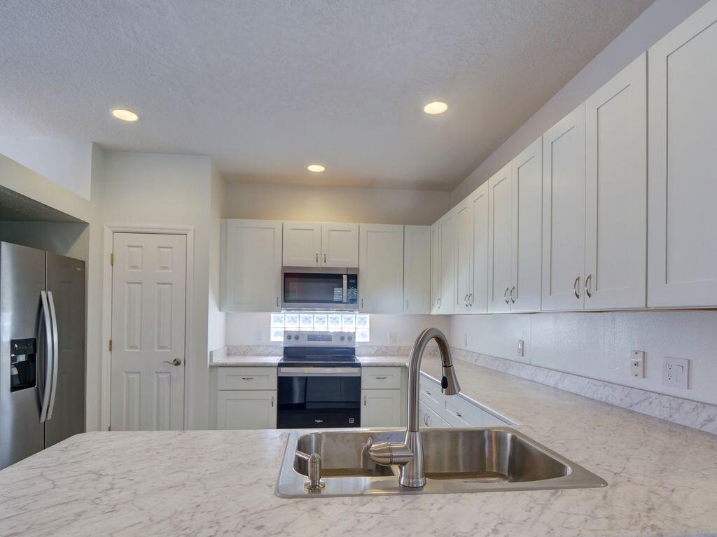 9013 Heathland kitchen 1