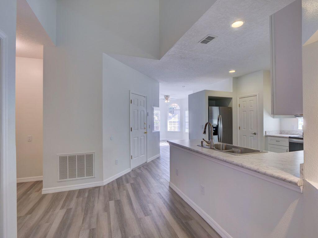 9013 Heathland entrance view