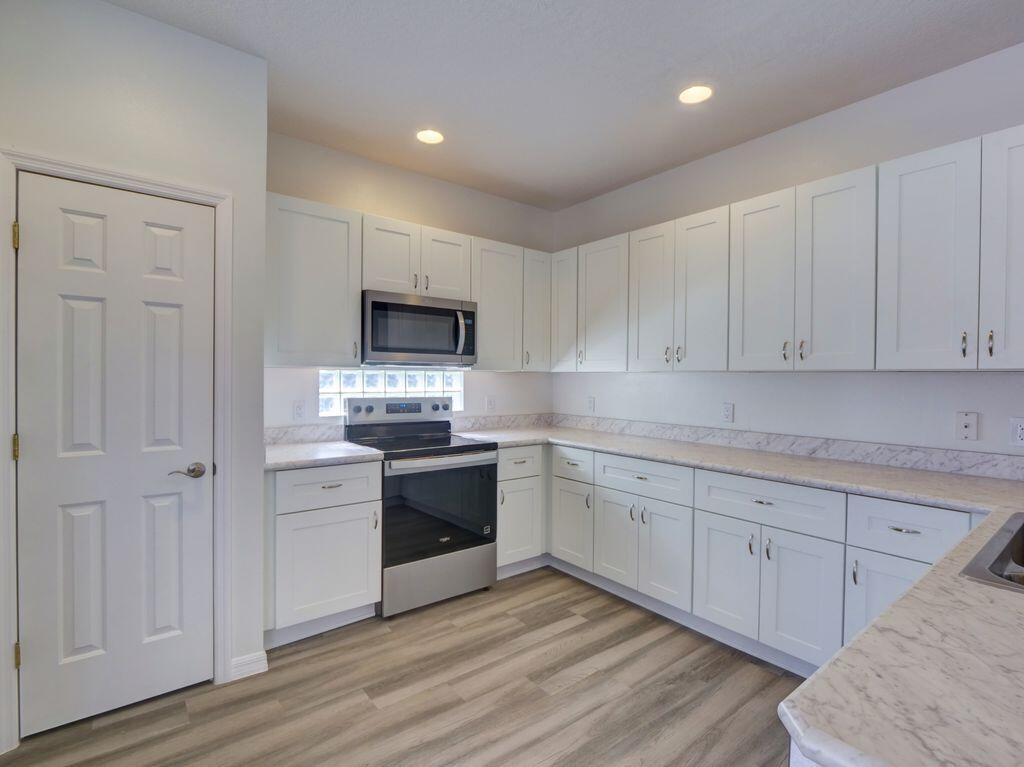9013 Heathland upgraded kitchen