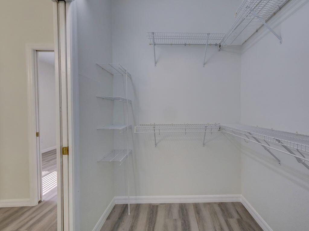 9013 Heathland big walk in closet