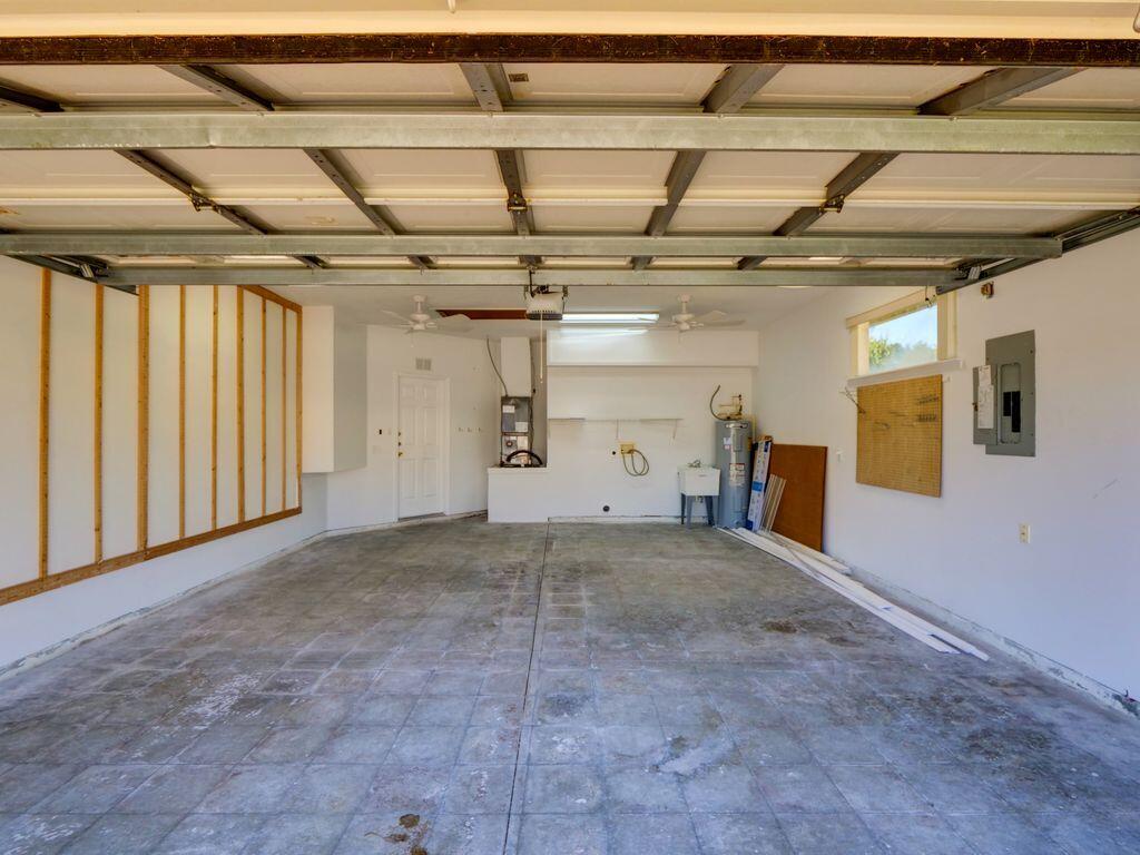 9013 Heathland 2 car garage