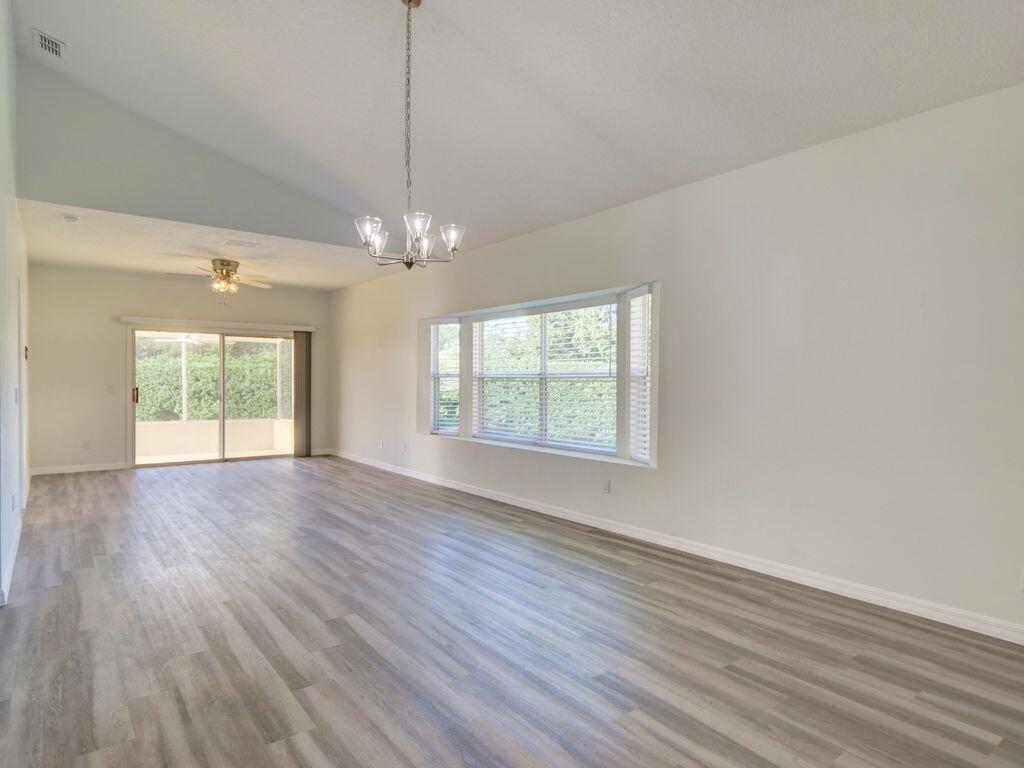 9013 Heathland dining living room