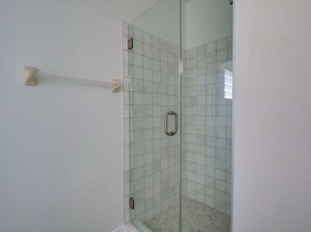 9013 Heathland shower
