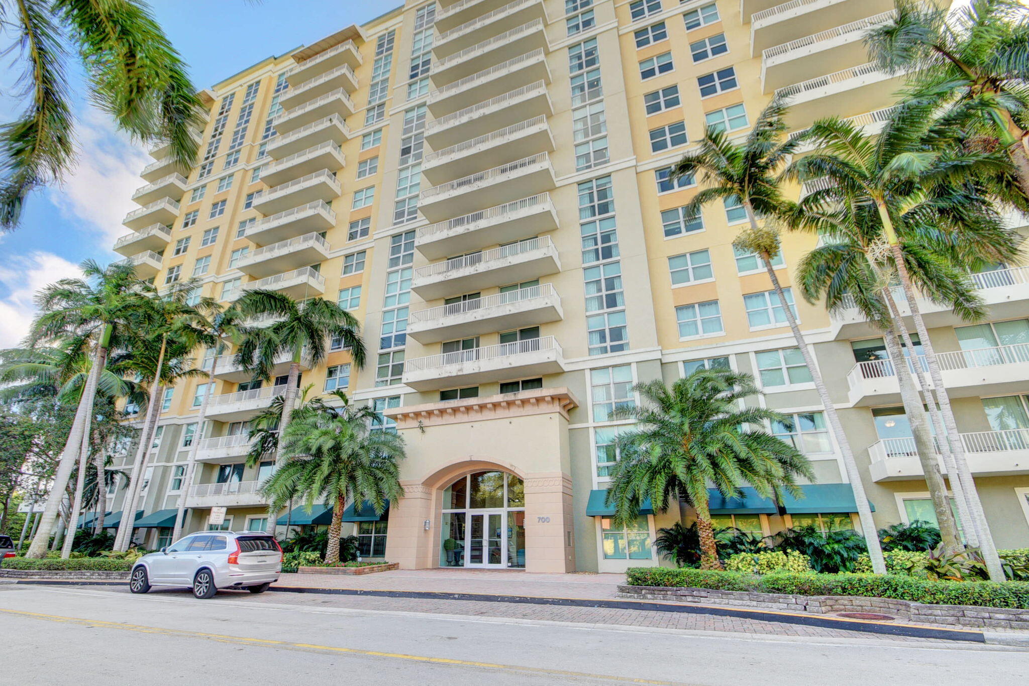 39-web-or-mls-700 East Boynton (1)