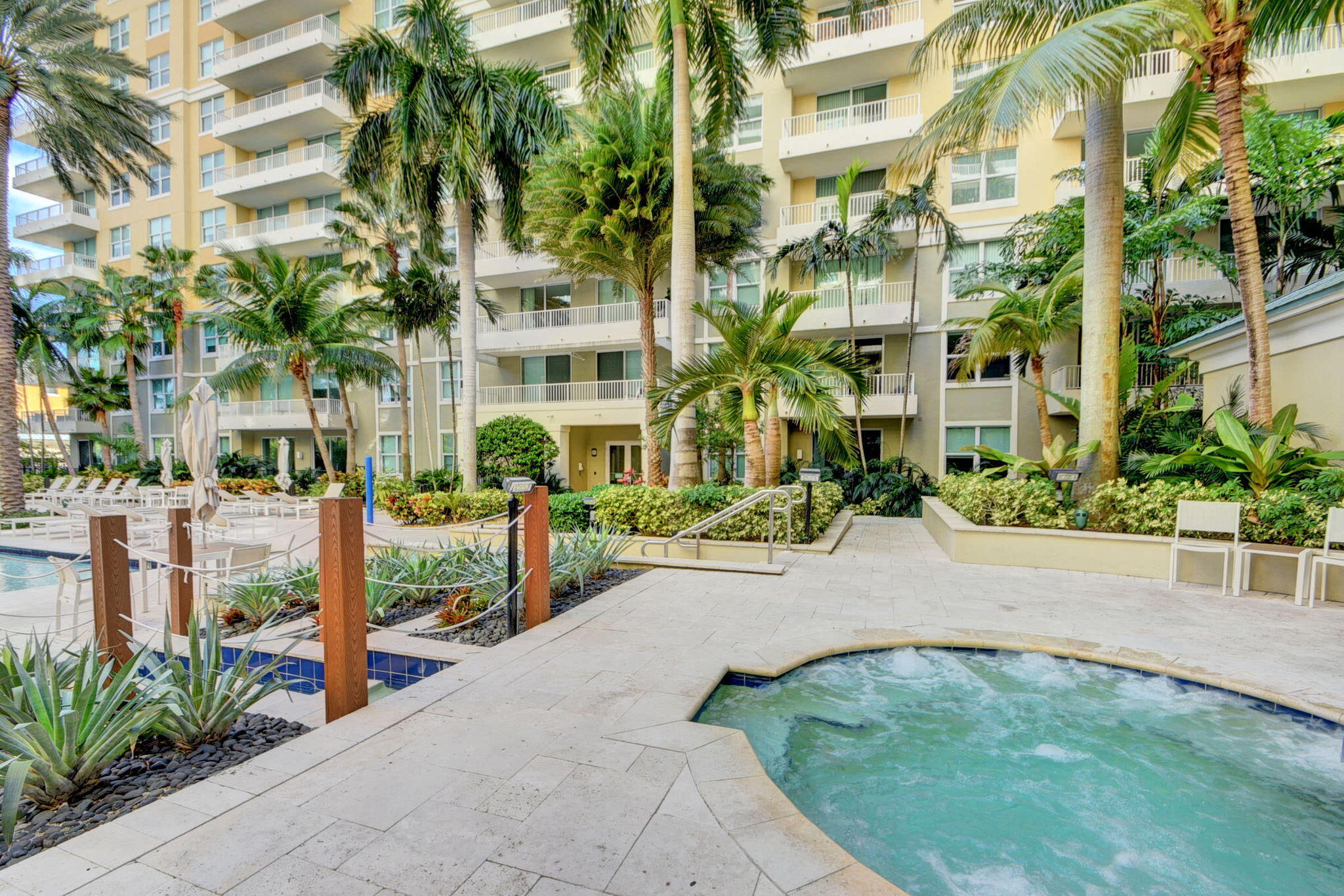 54-web-or-mls-700 East Boynton (16)