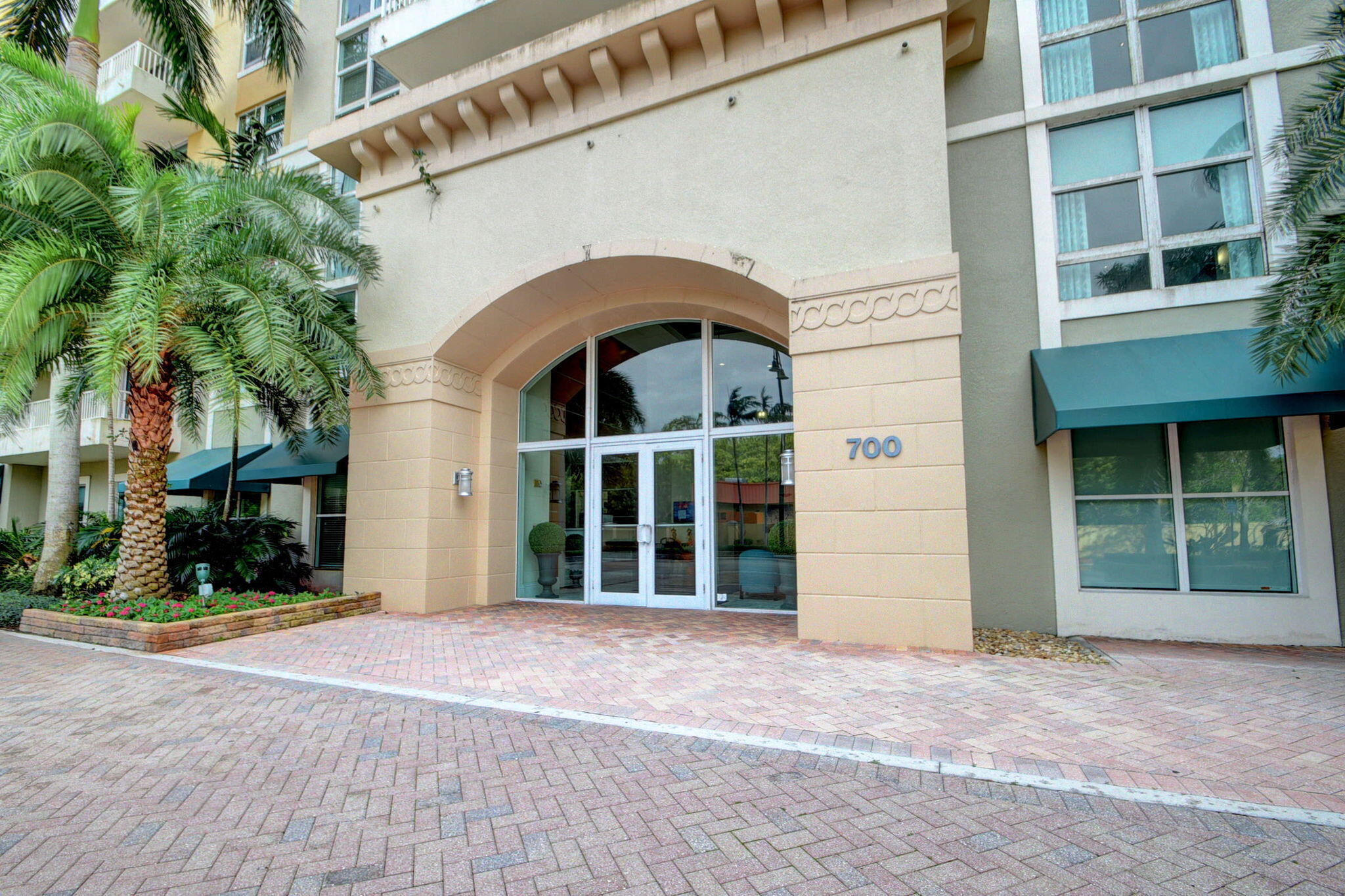 40-web-or-mls-700 East Boynton (2)