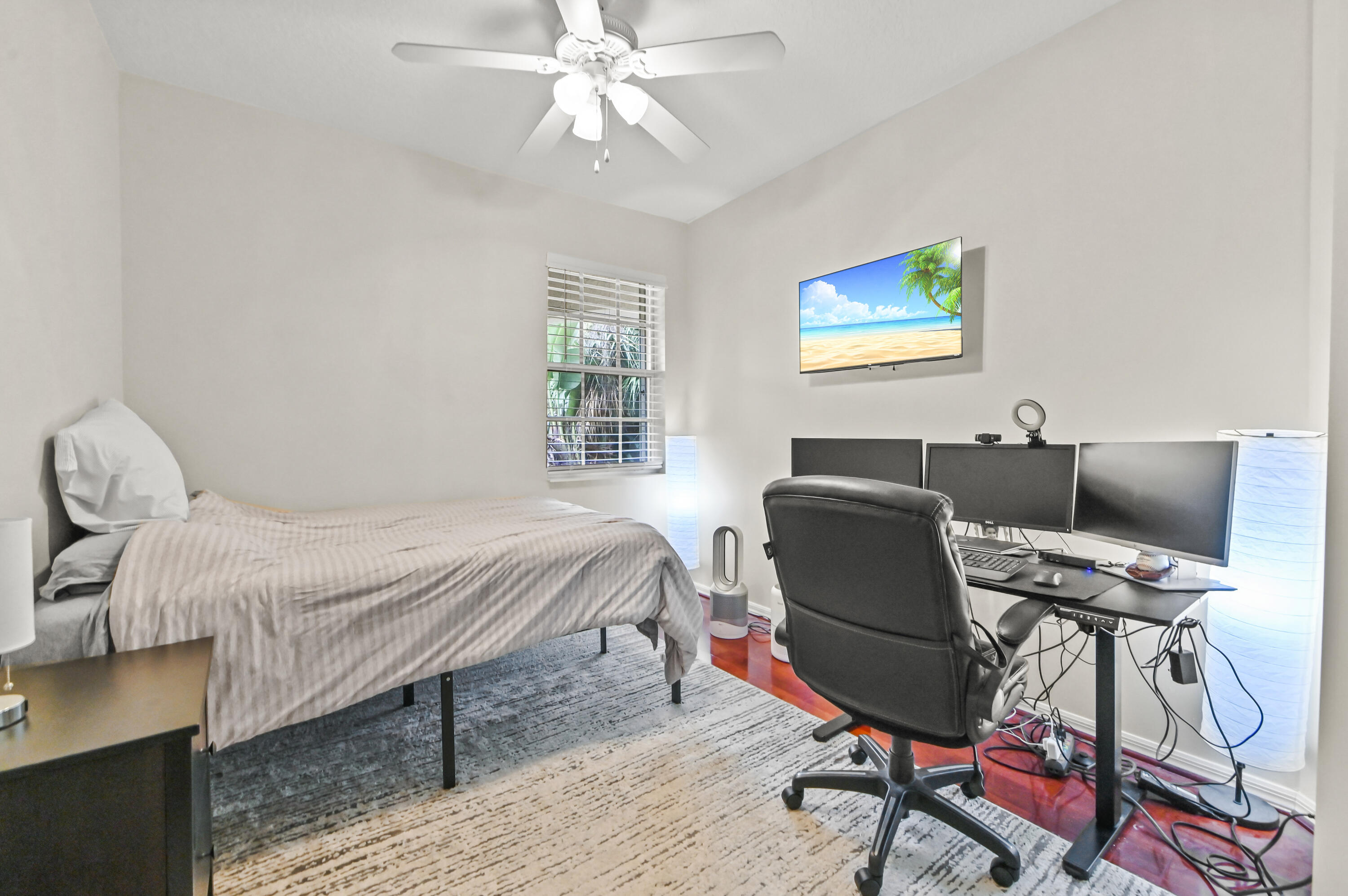 25 Bedroom 02