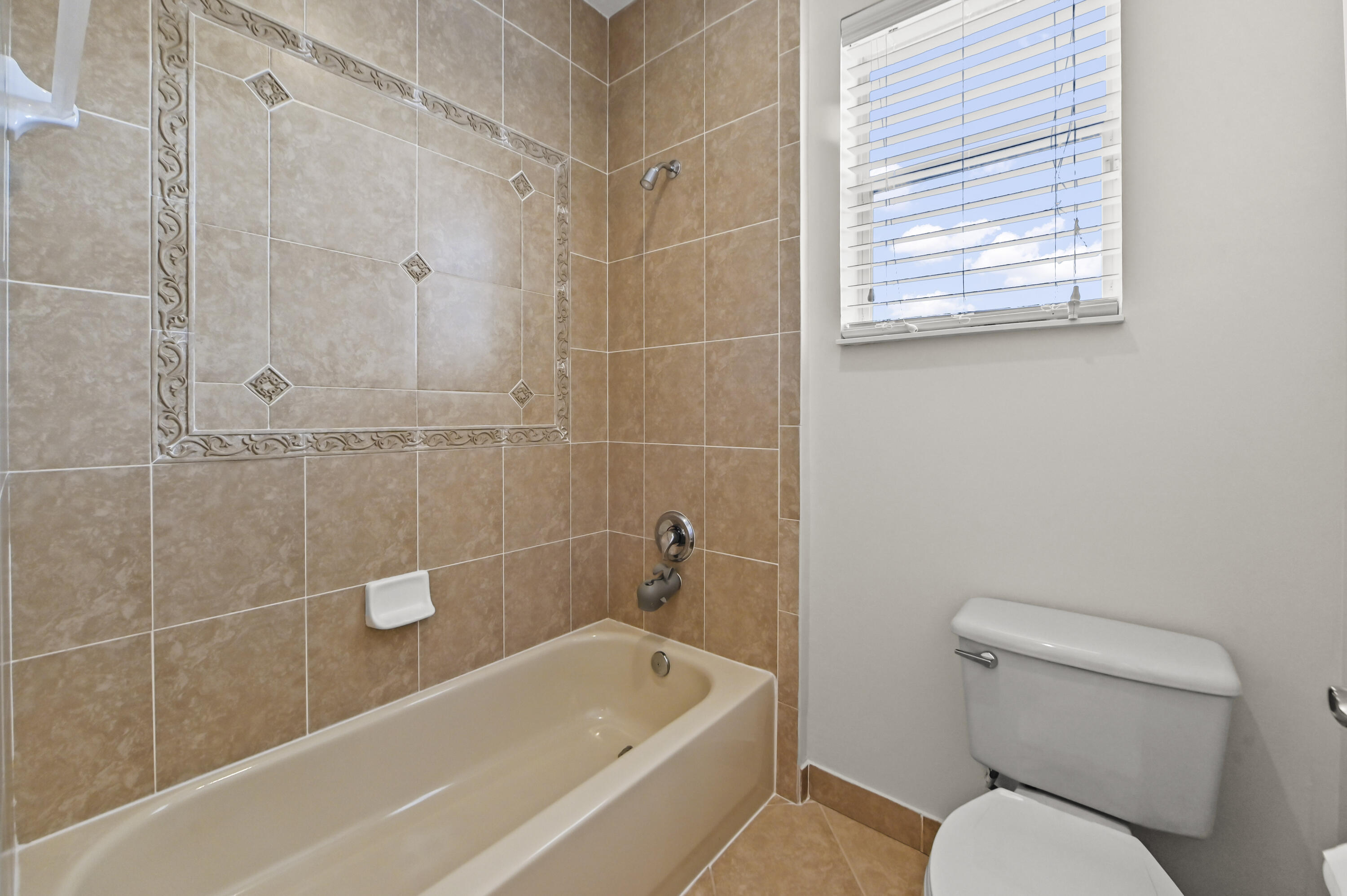 31 Bathroom 02