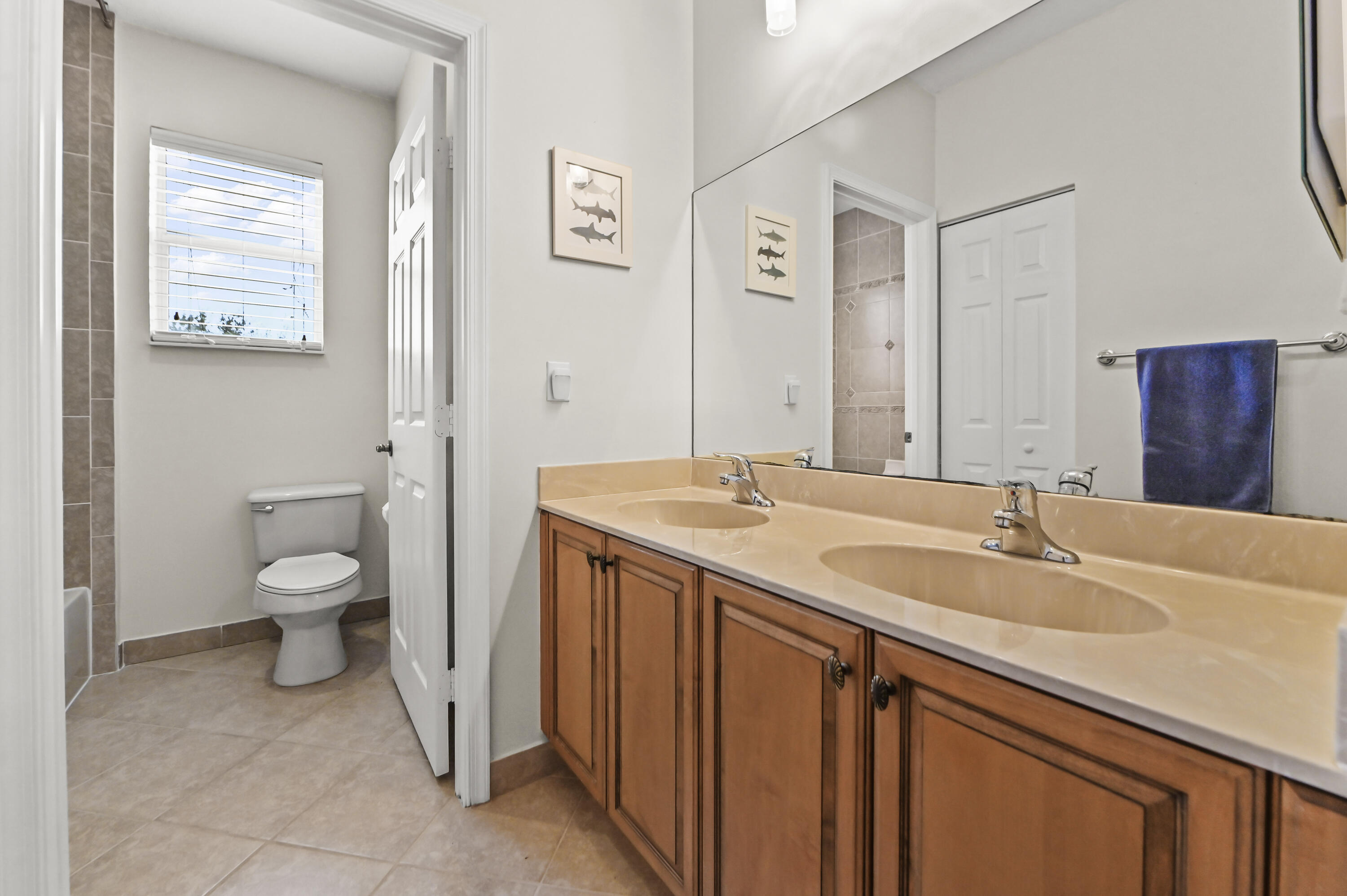 30 Bathroom 01