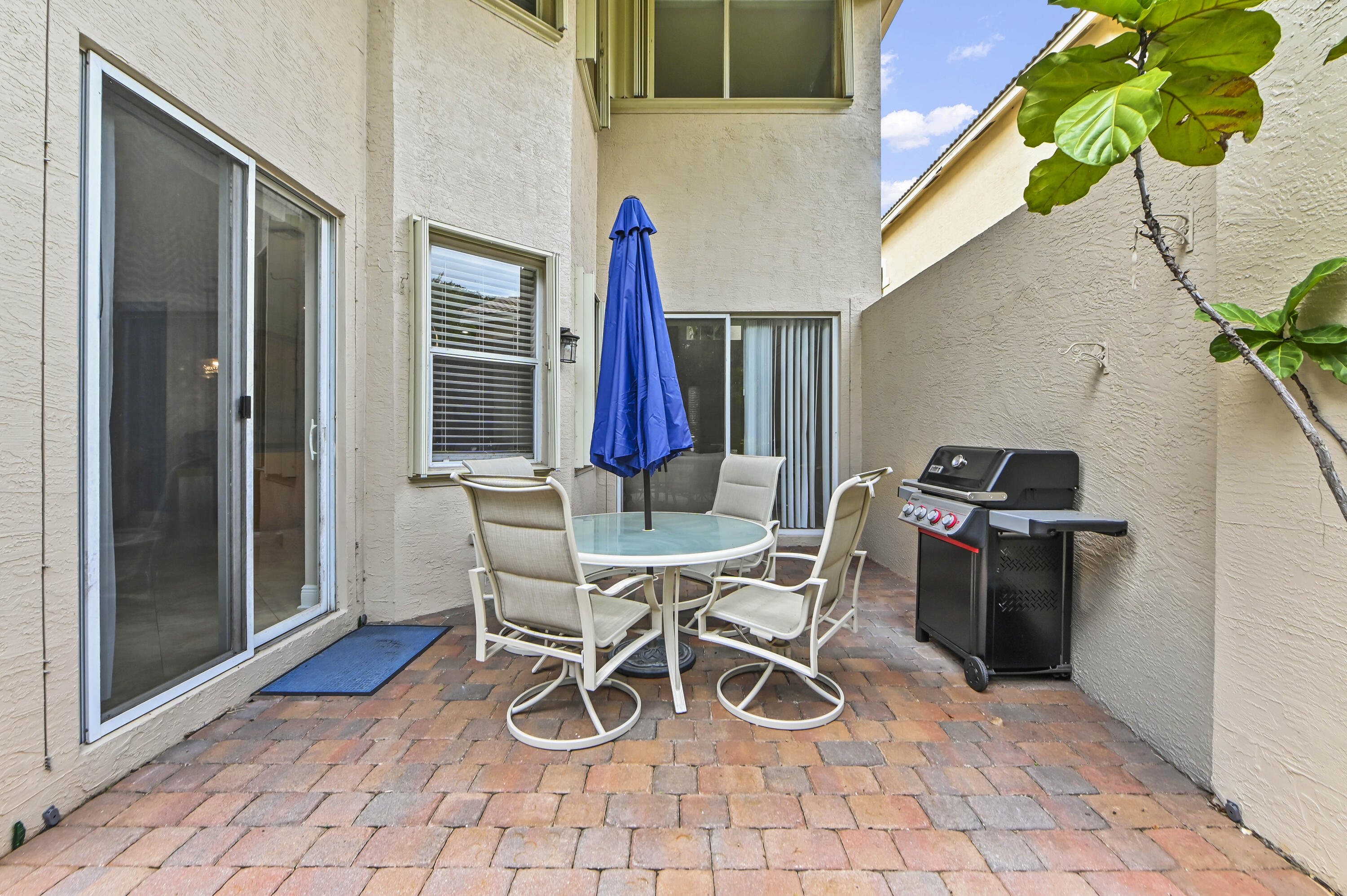 38 Patio 01