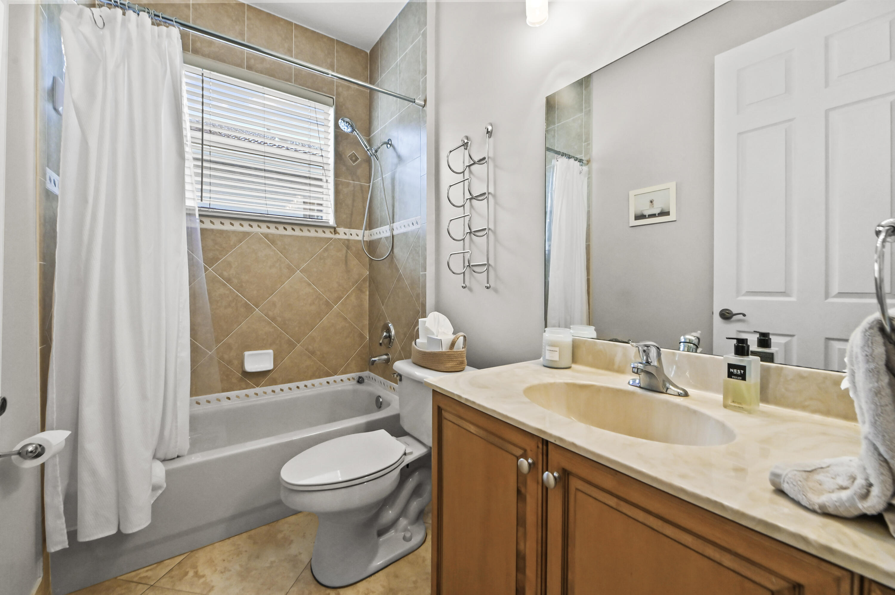 20 Bathroom 01