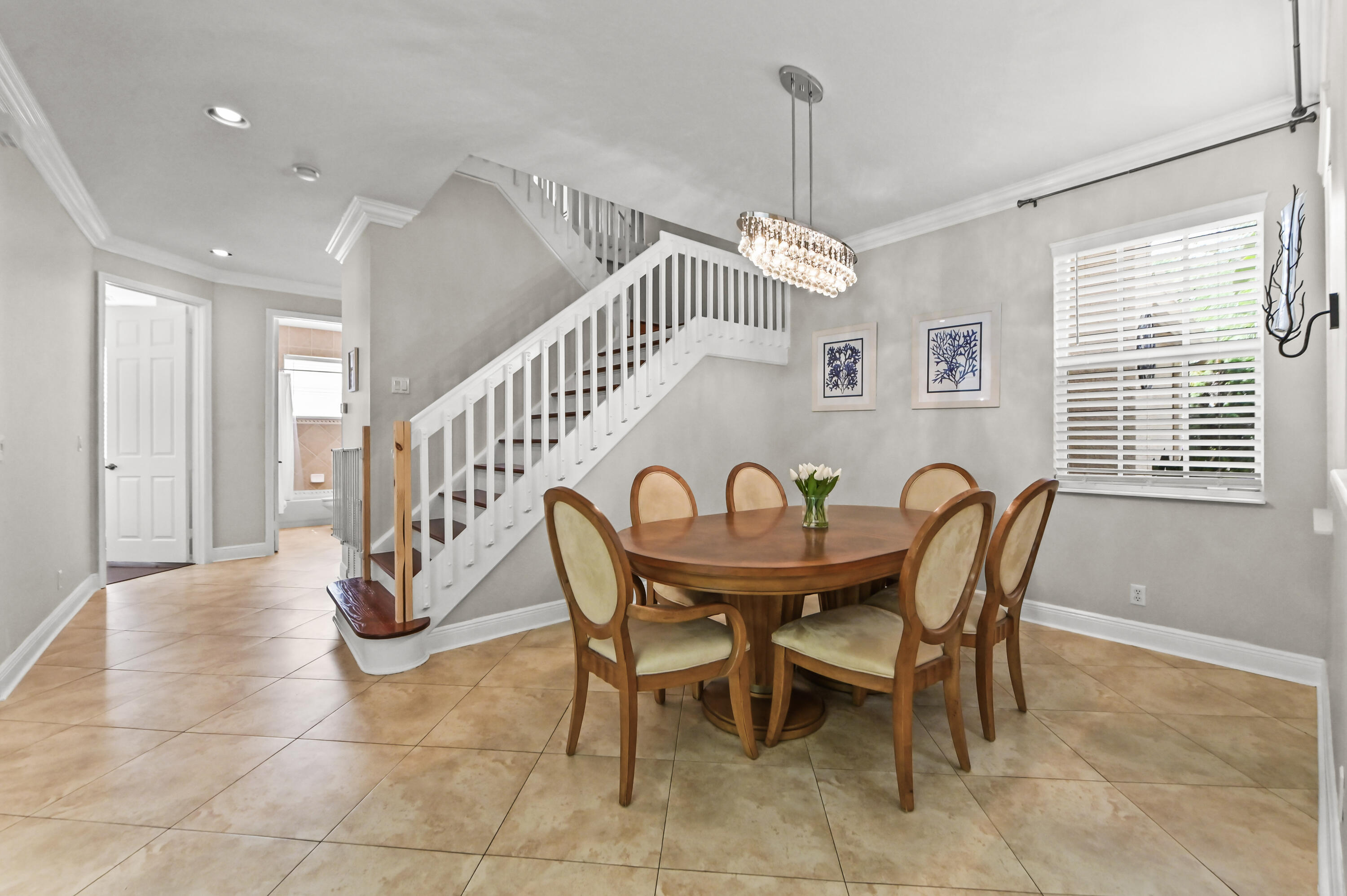 09 Dining room 02