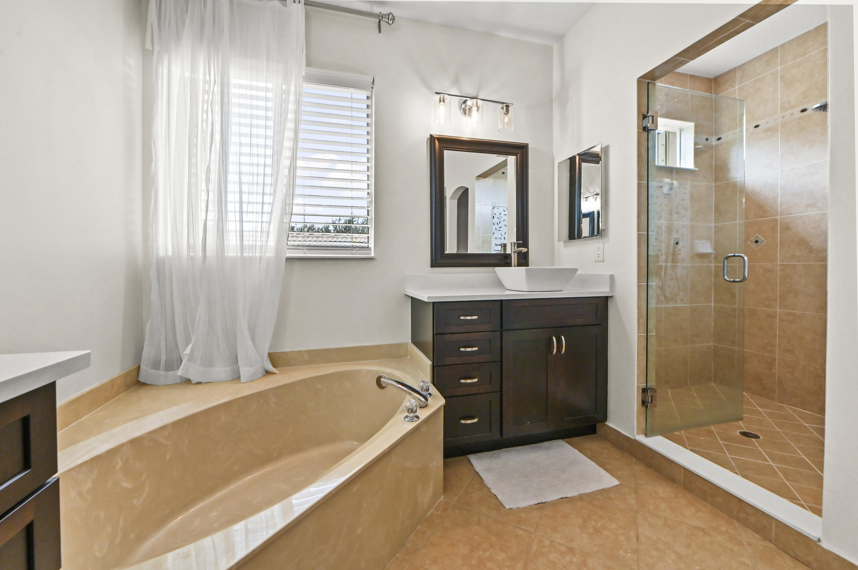 37 Bathroom 02