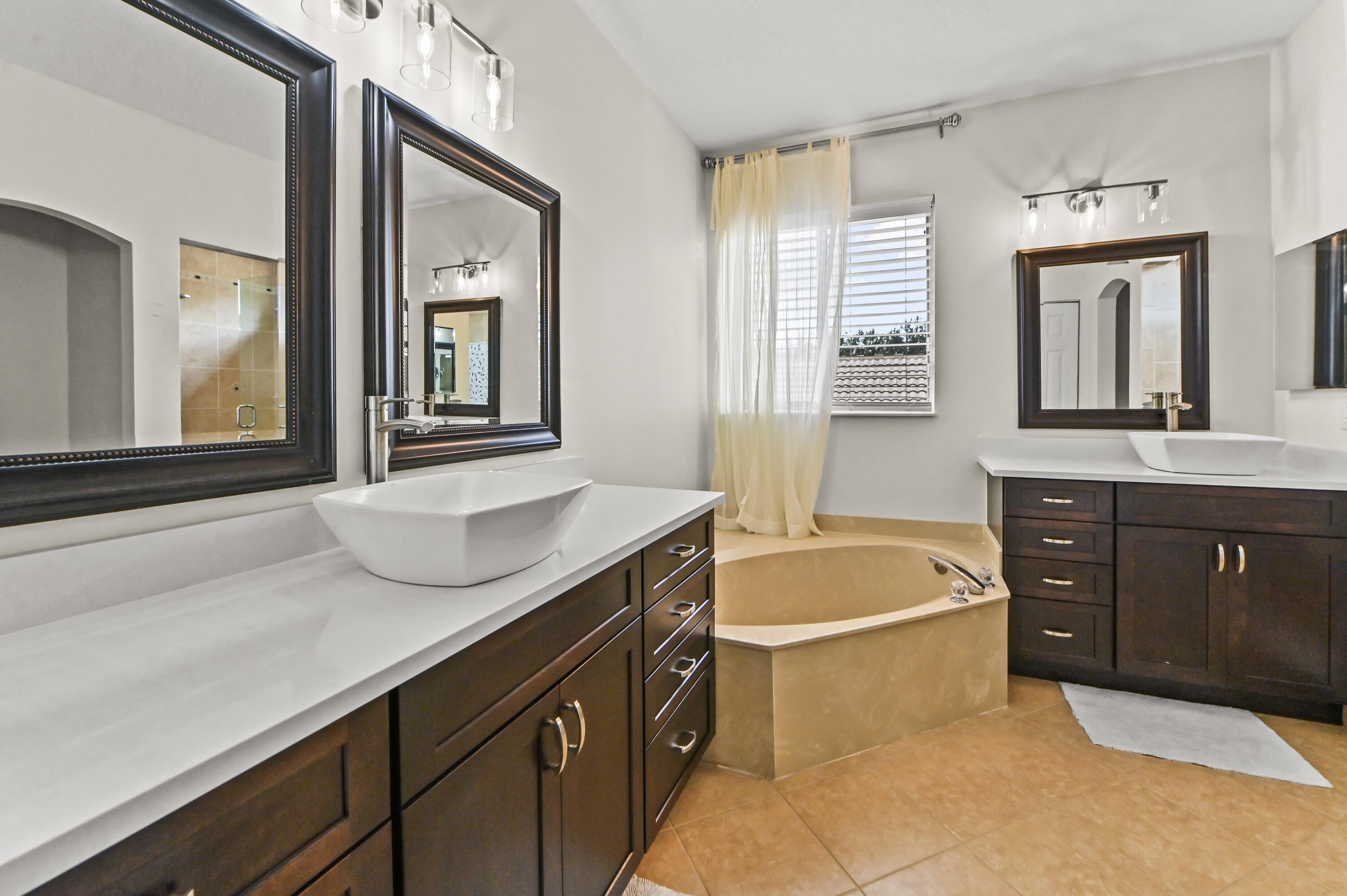36 Bathroom 01