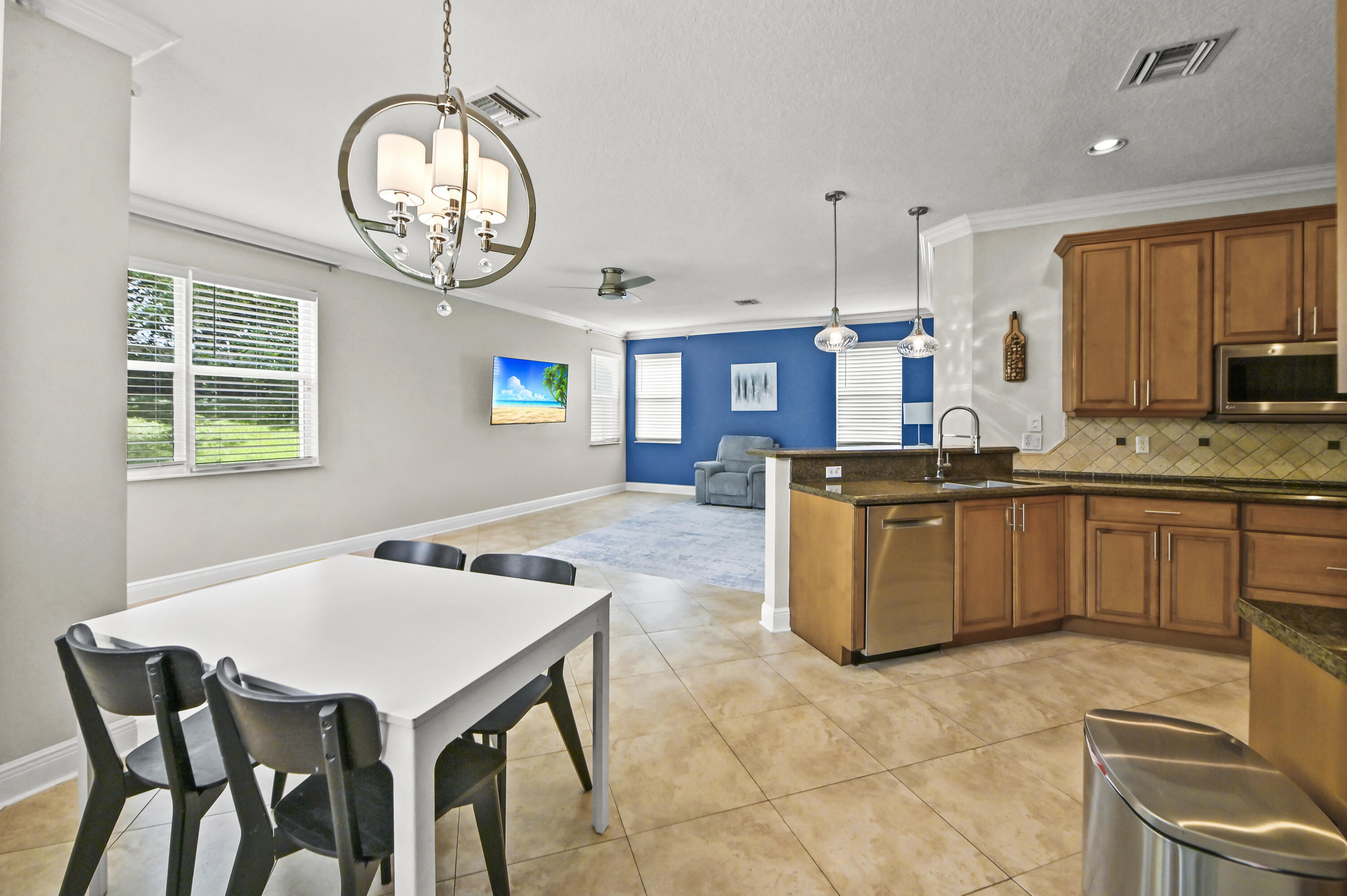08 Dining room 01