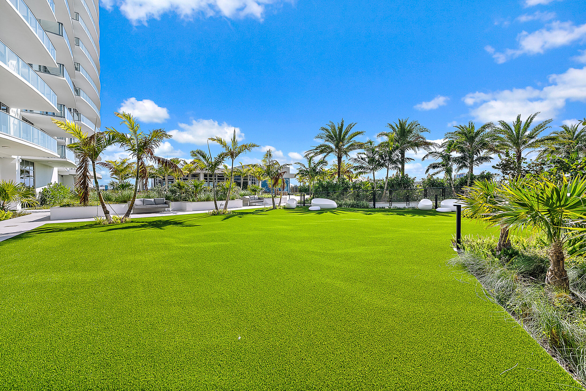 6th Floor Pool Deck - Lawn