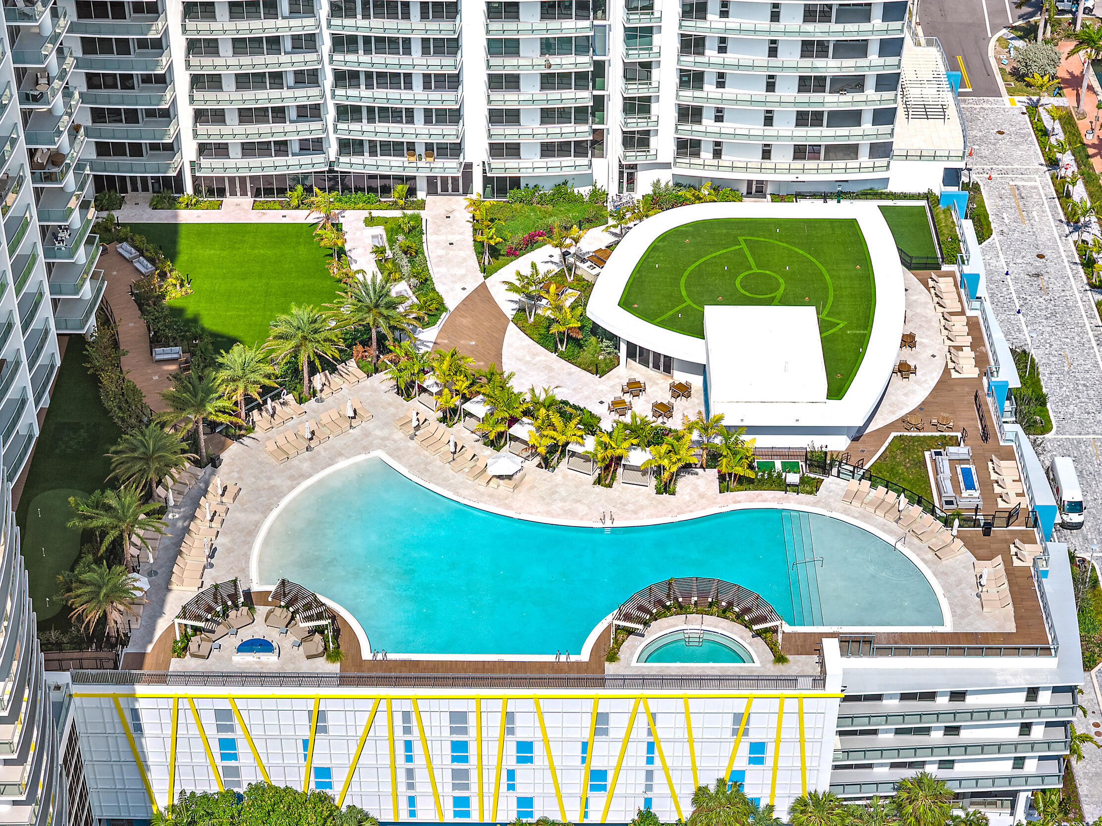 6th Floor - Pool