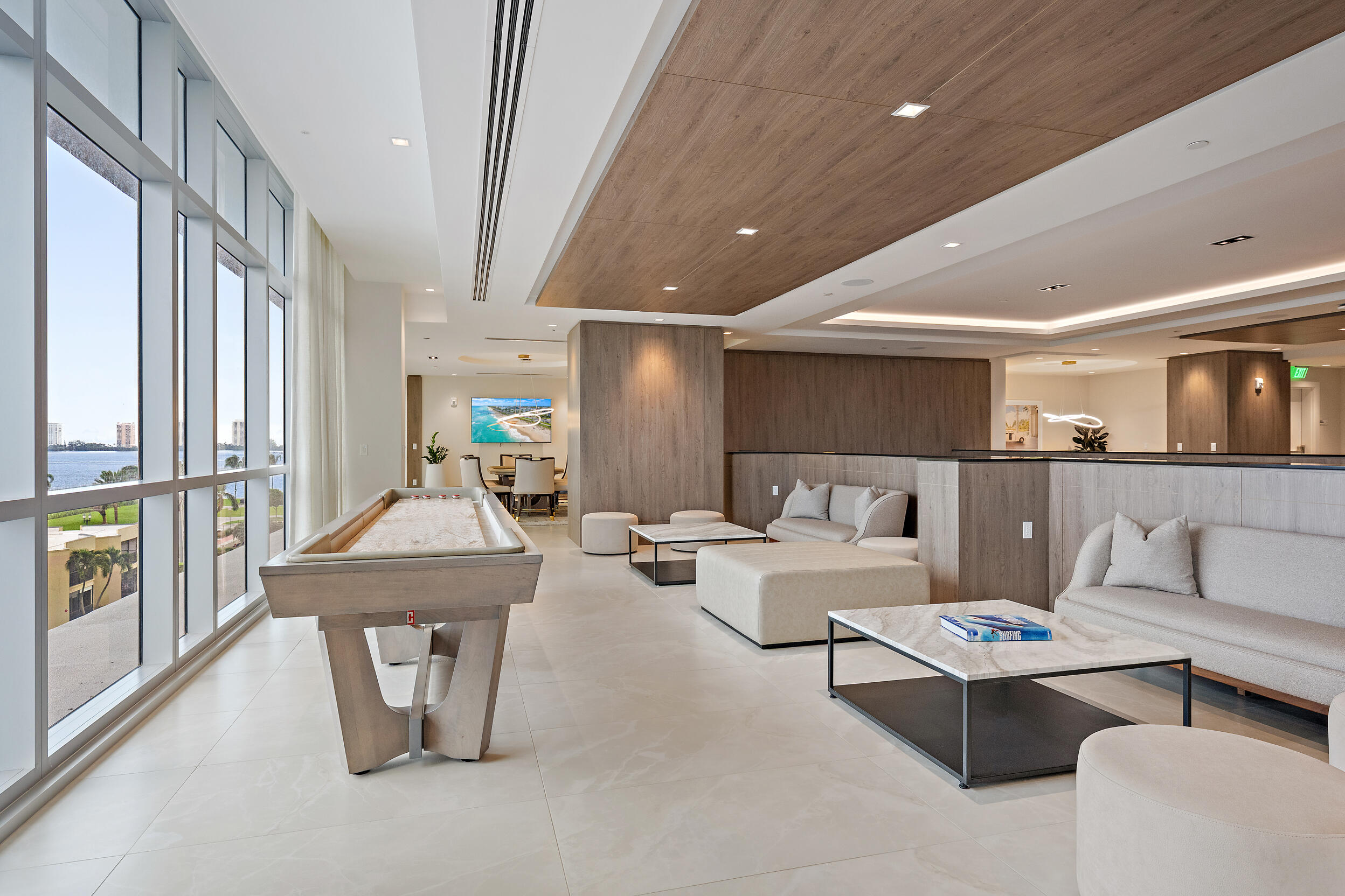 5th Floor Lounge/Billiards