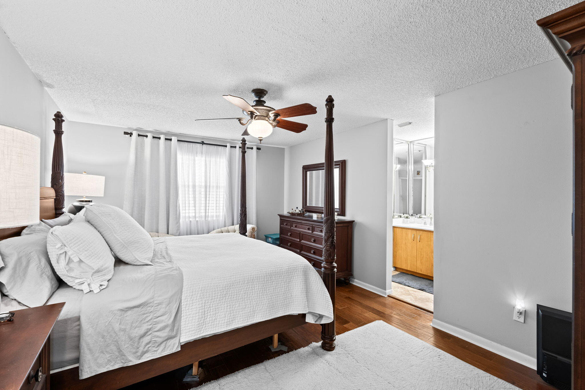 25-web-or-mls-A7401846