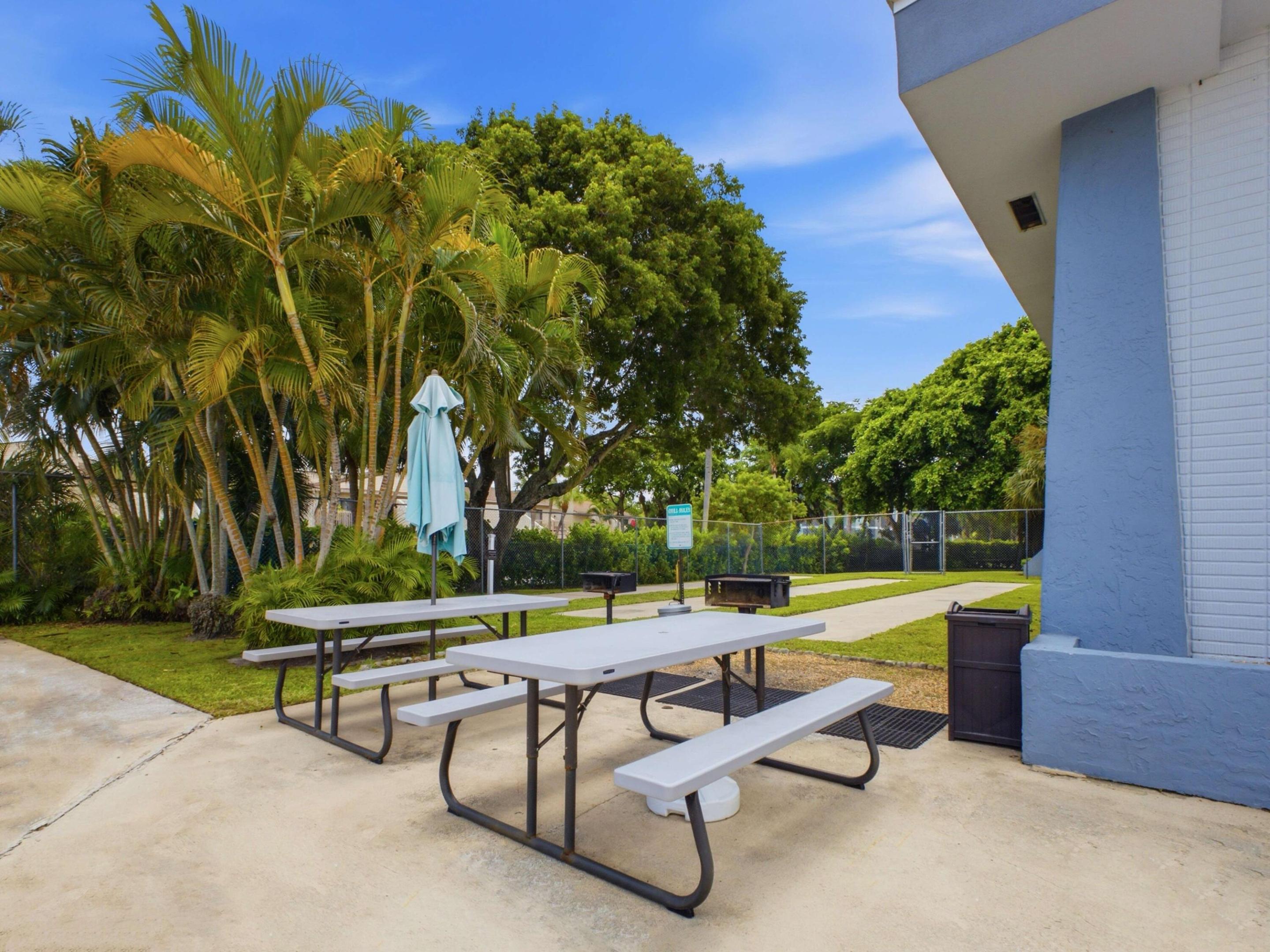 Clubhousr Grilling Area