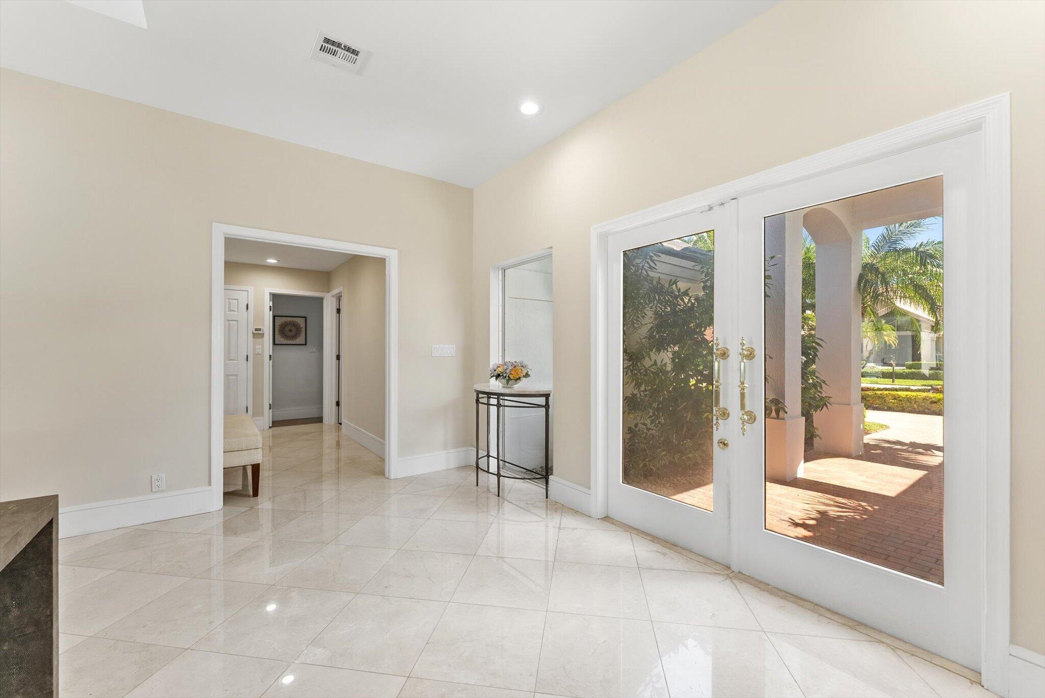 Entrance/Hall to bedrooms