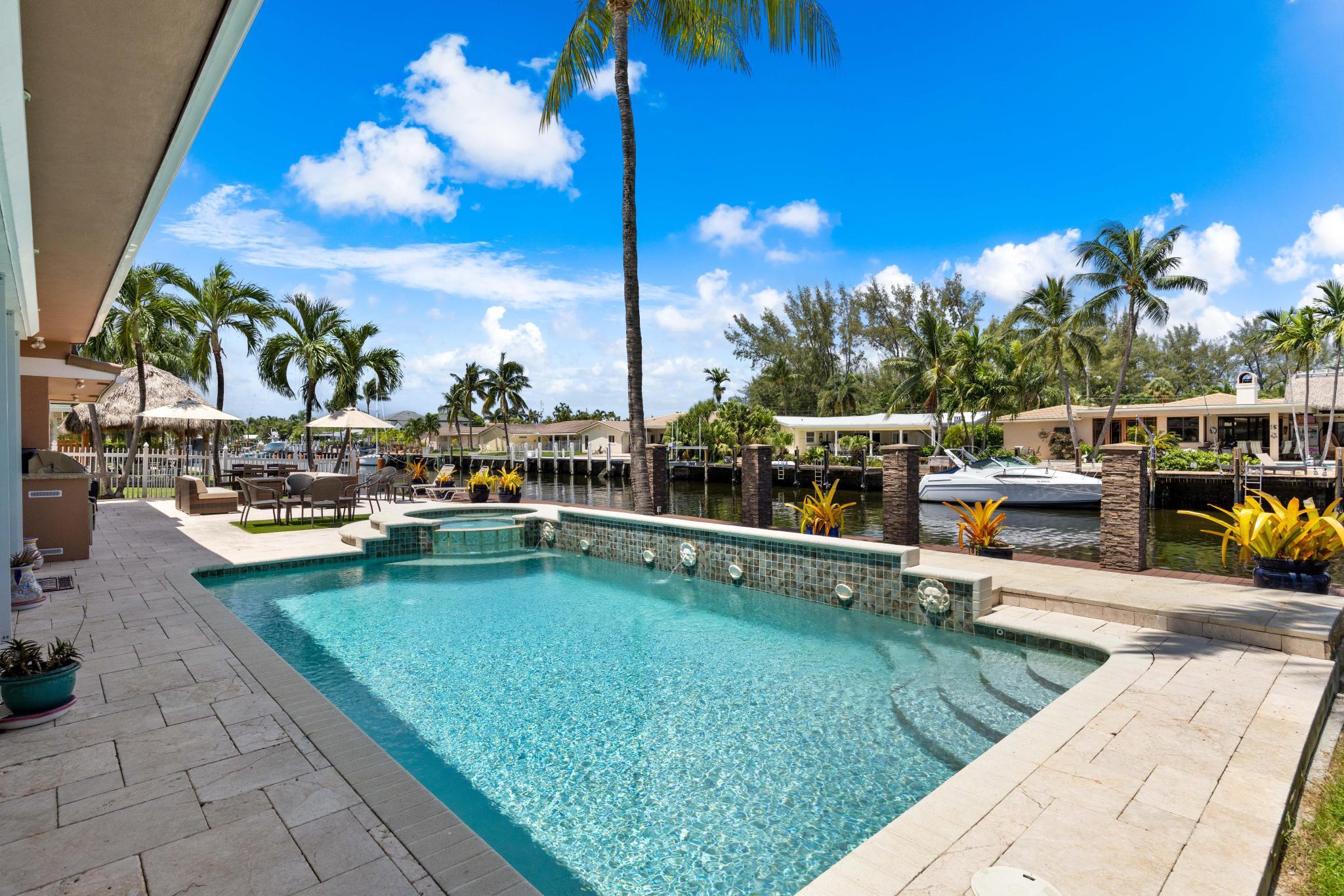 Back yard Pool & Jacuzzi
