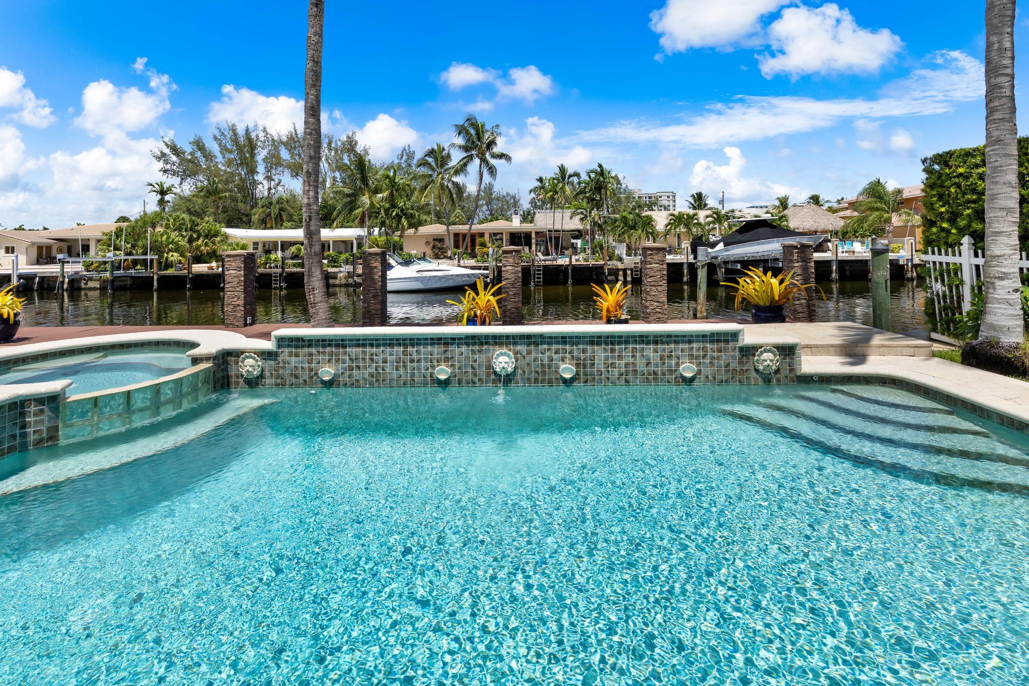 Pool & Jacuzzi