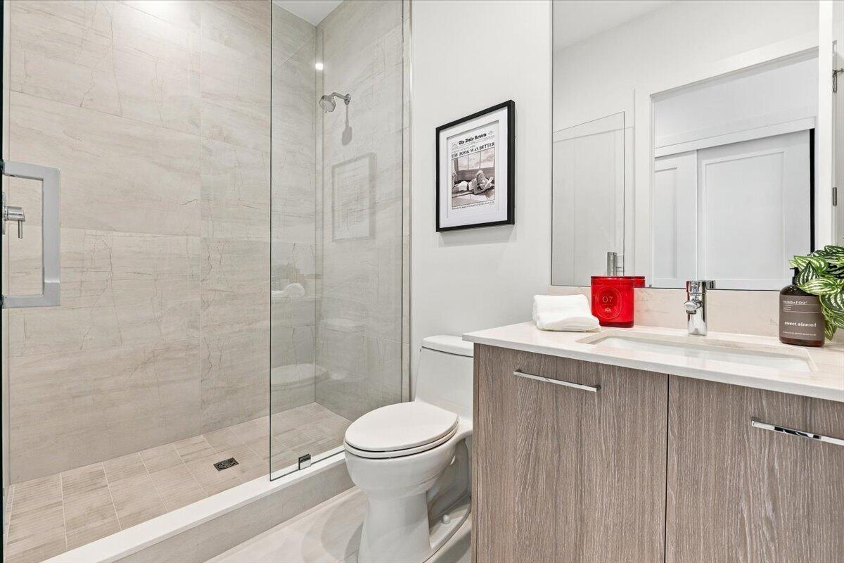 Guest suite 2- Bath