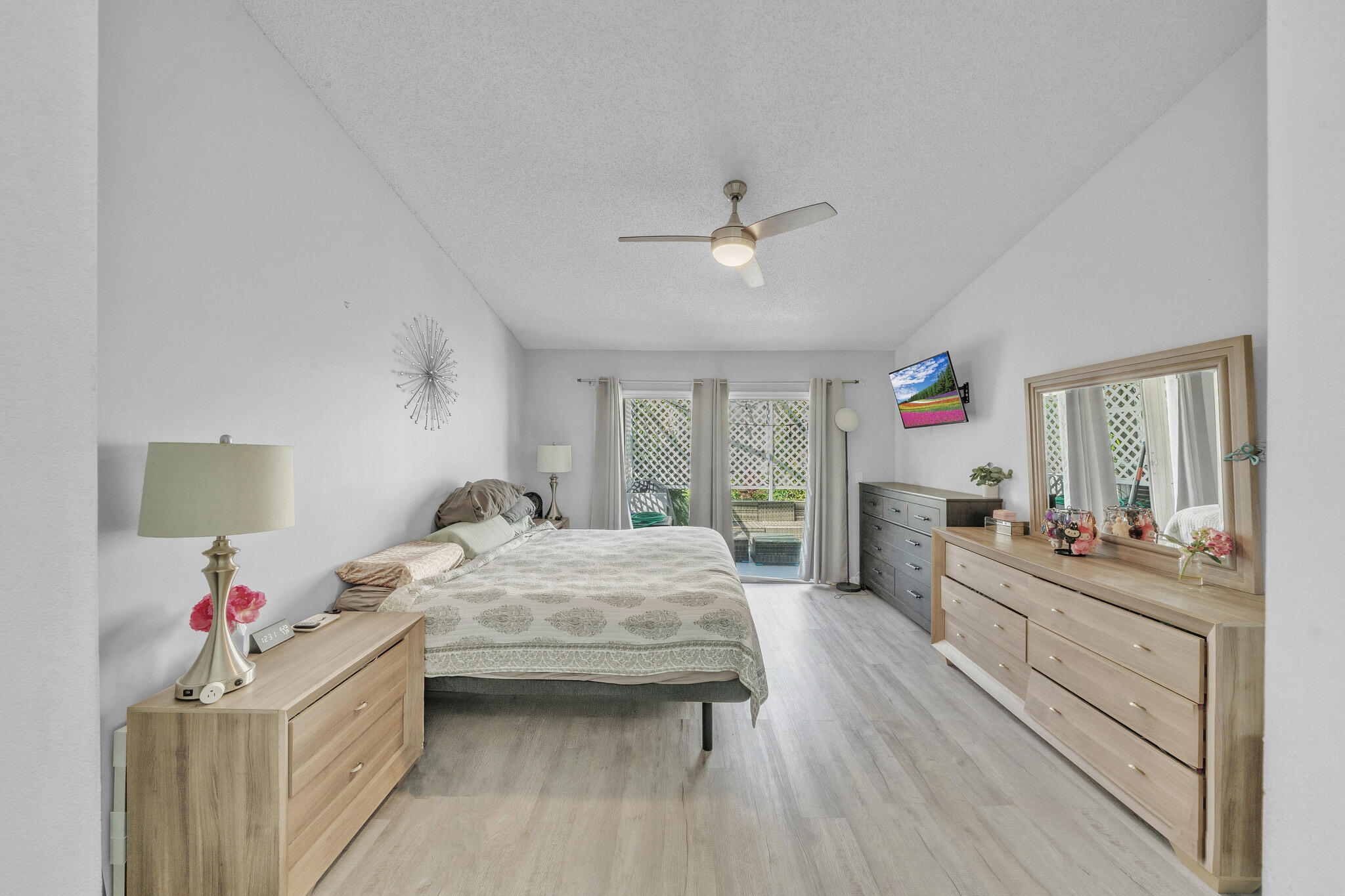 16 Primary Bedroom (1)