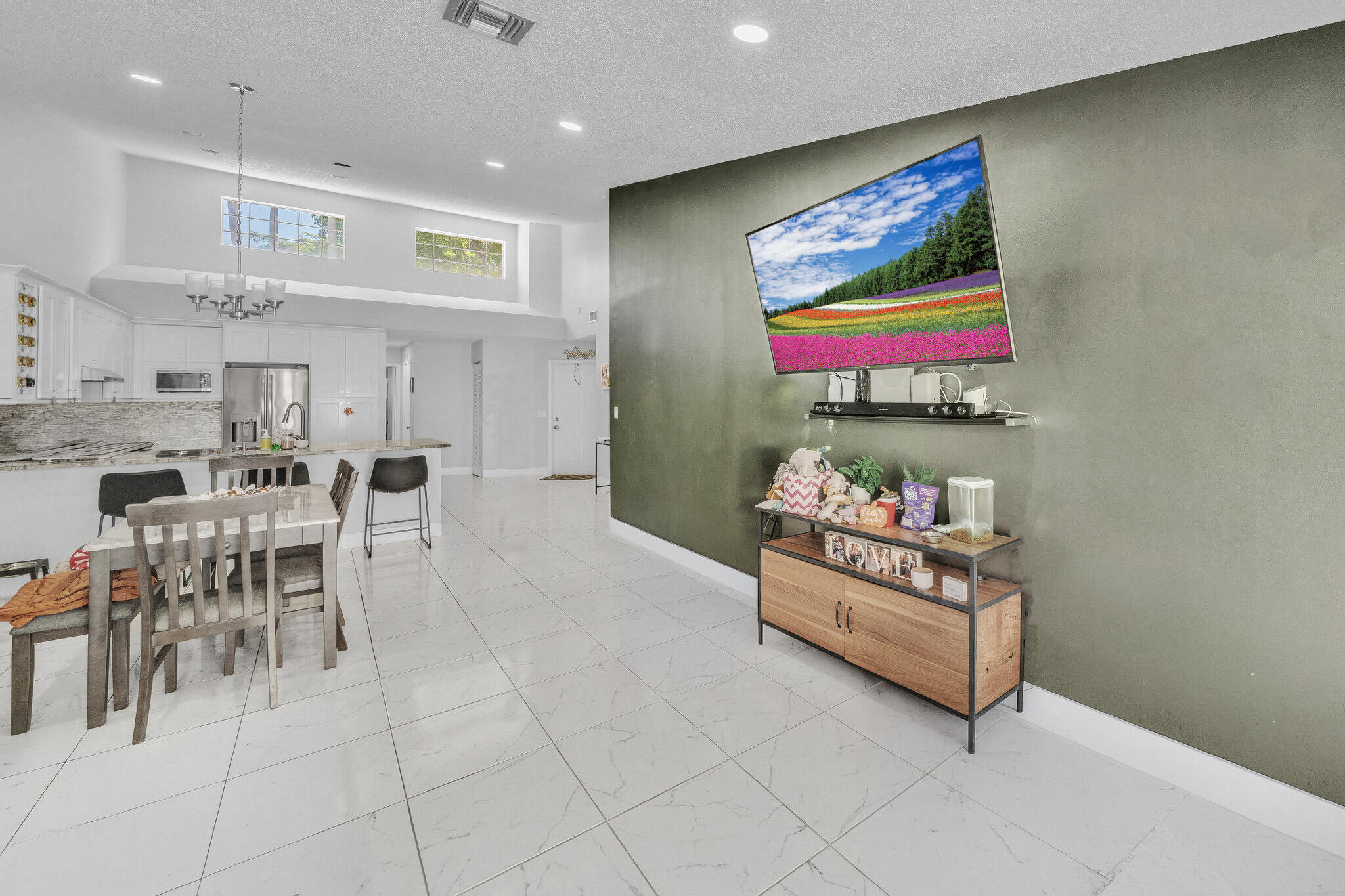 8 Living Area