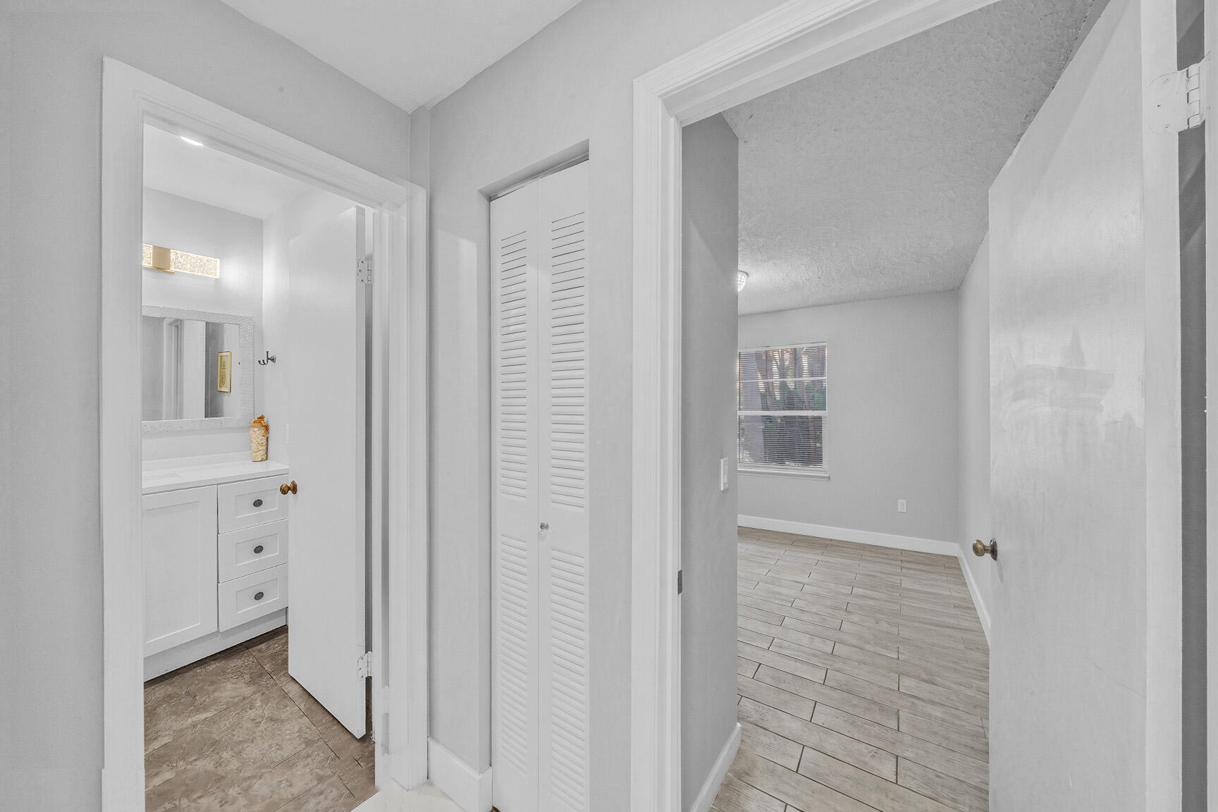11 Guest Bedroom (1)