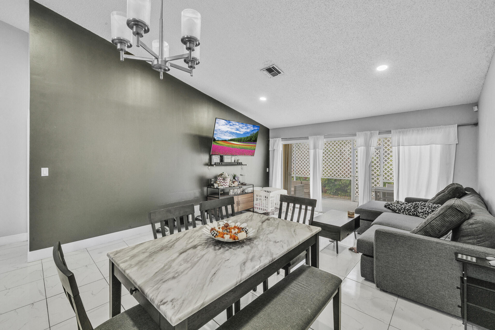 5 Dining Area