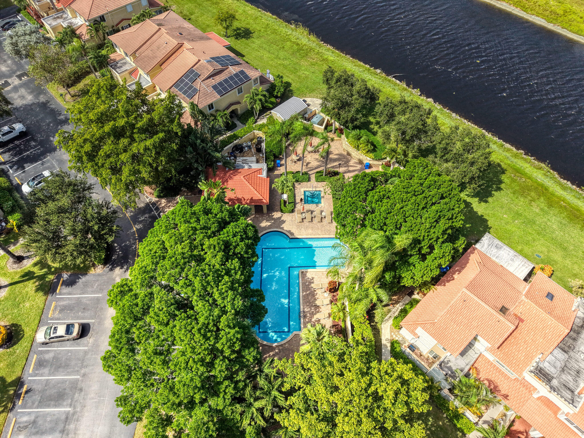 19 Community Clubhouse+pool (3)
