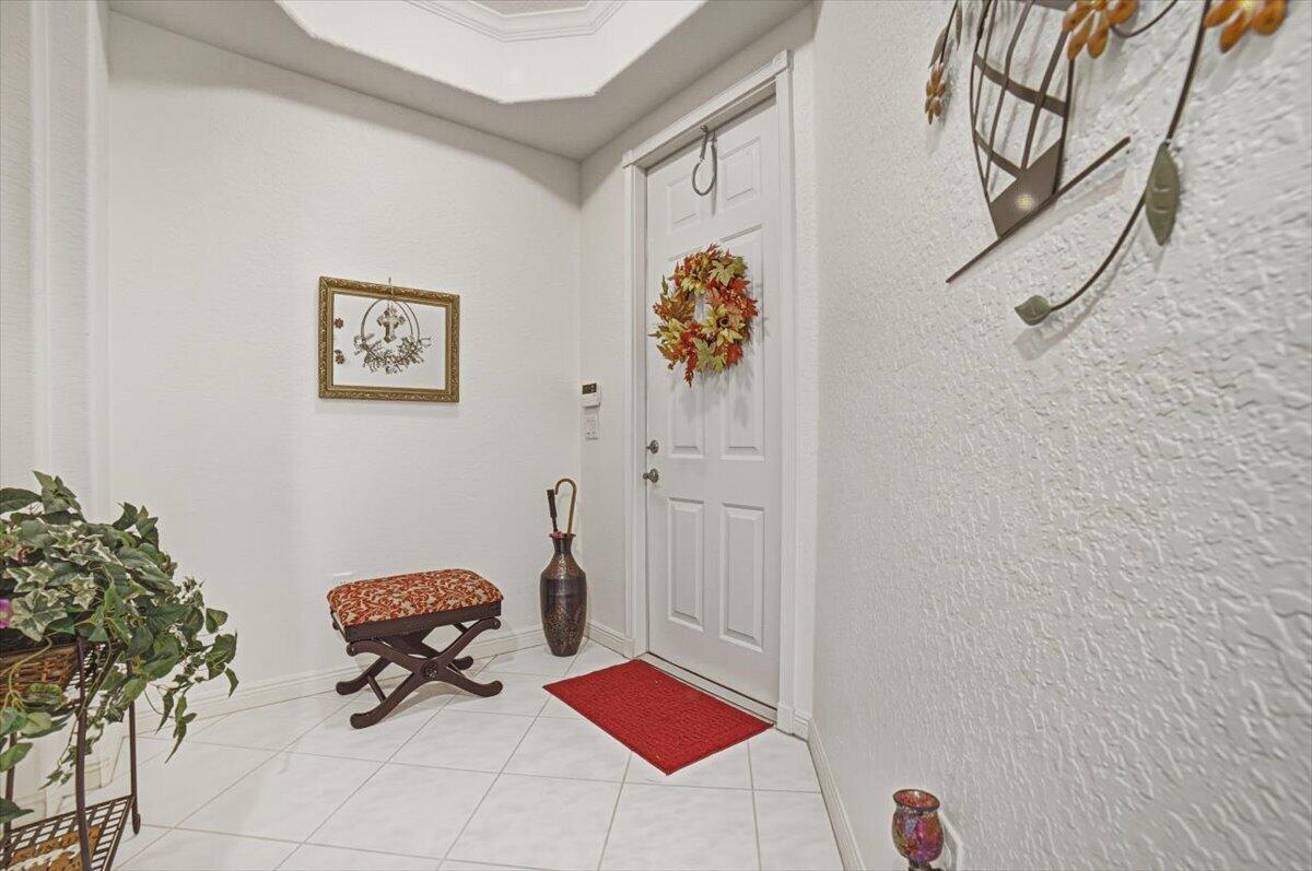 09-Entrance-B