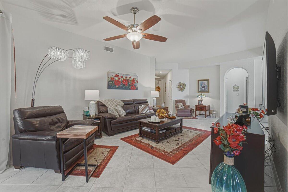 11-Livingroom-B