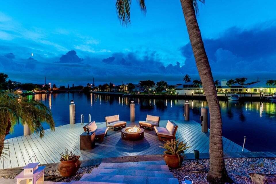 Waterfront Fire Pit & Stunning Views