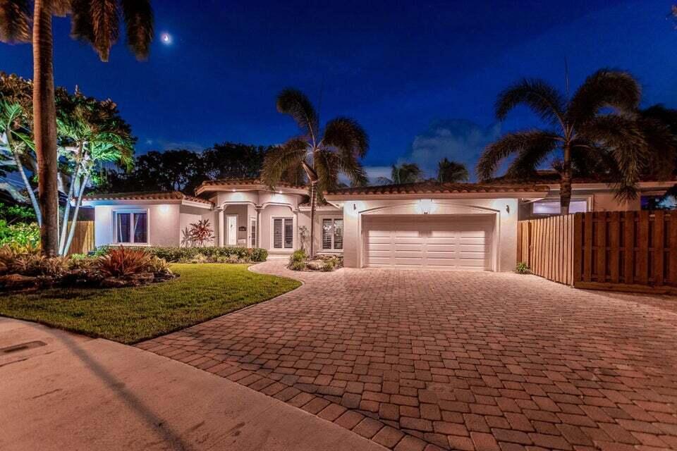-Car Garage & 5-Car Driveway