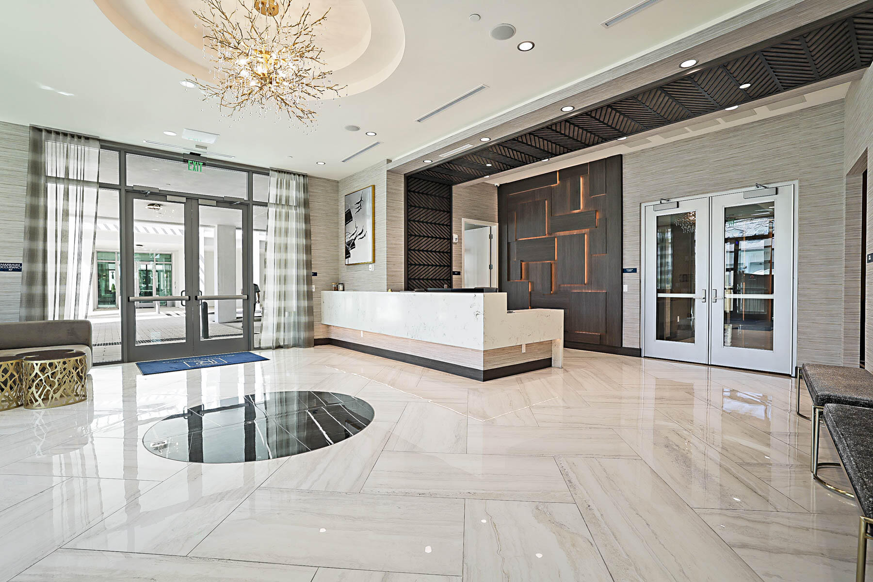 LOBBY - CONCIERGE SERVICE