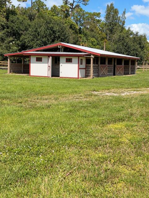8 STALL BARN