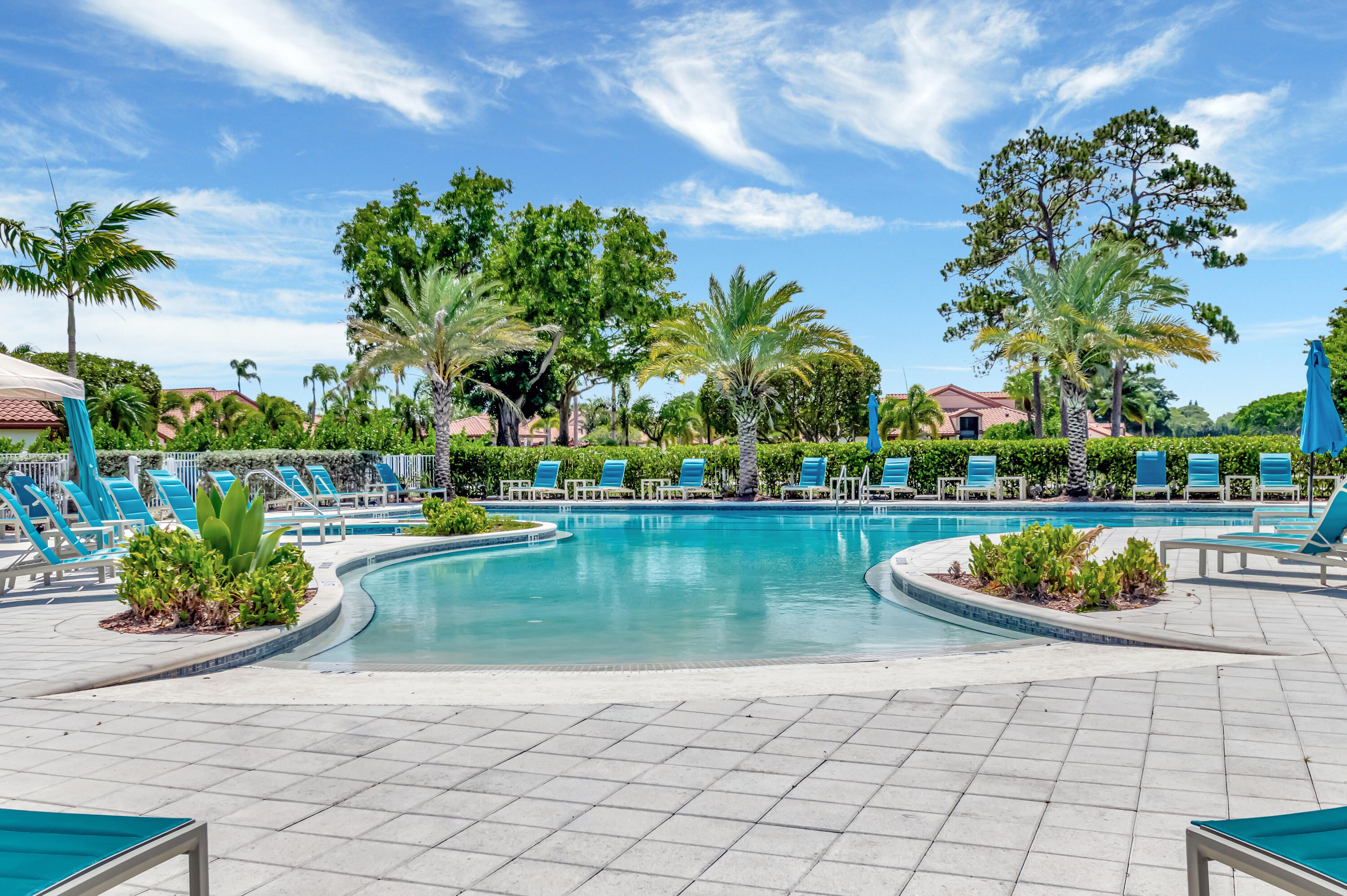Club pool