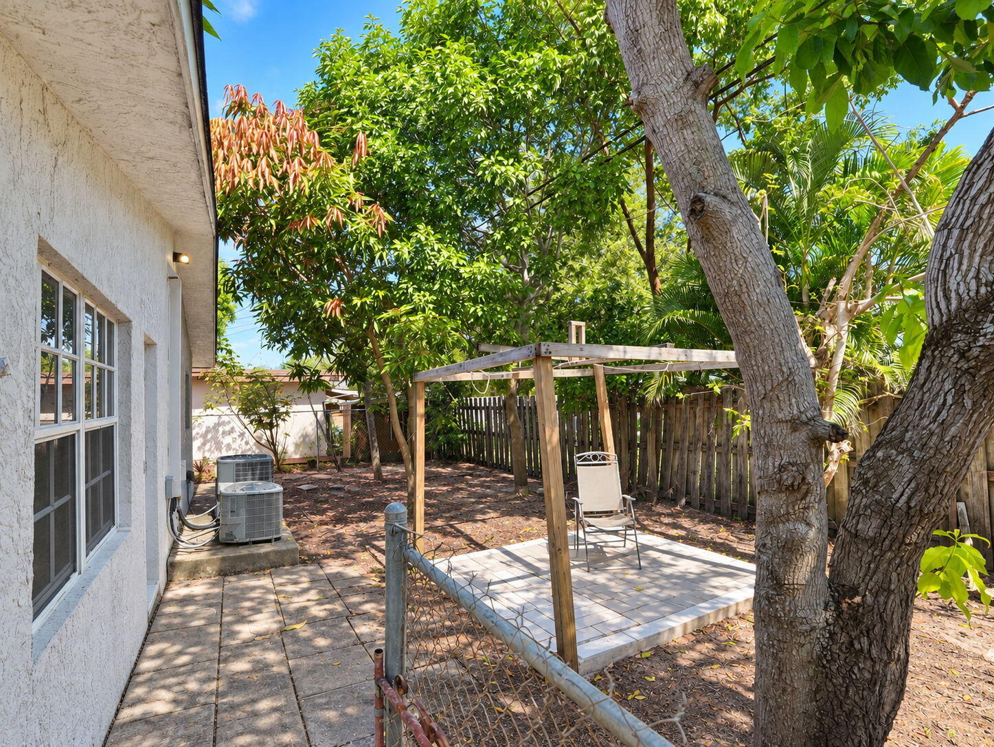 35-web-or-mls-Daniel_904_NE_10th_Ave_34