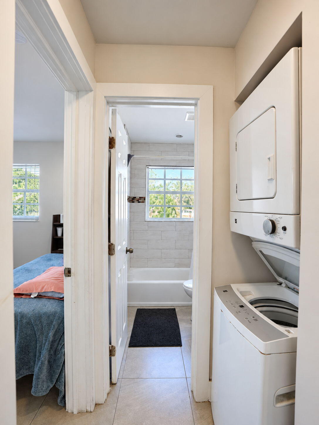 29-web-or-mls-Daniel_904_NE_10th_Ave_29