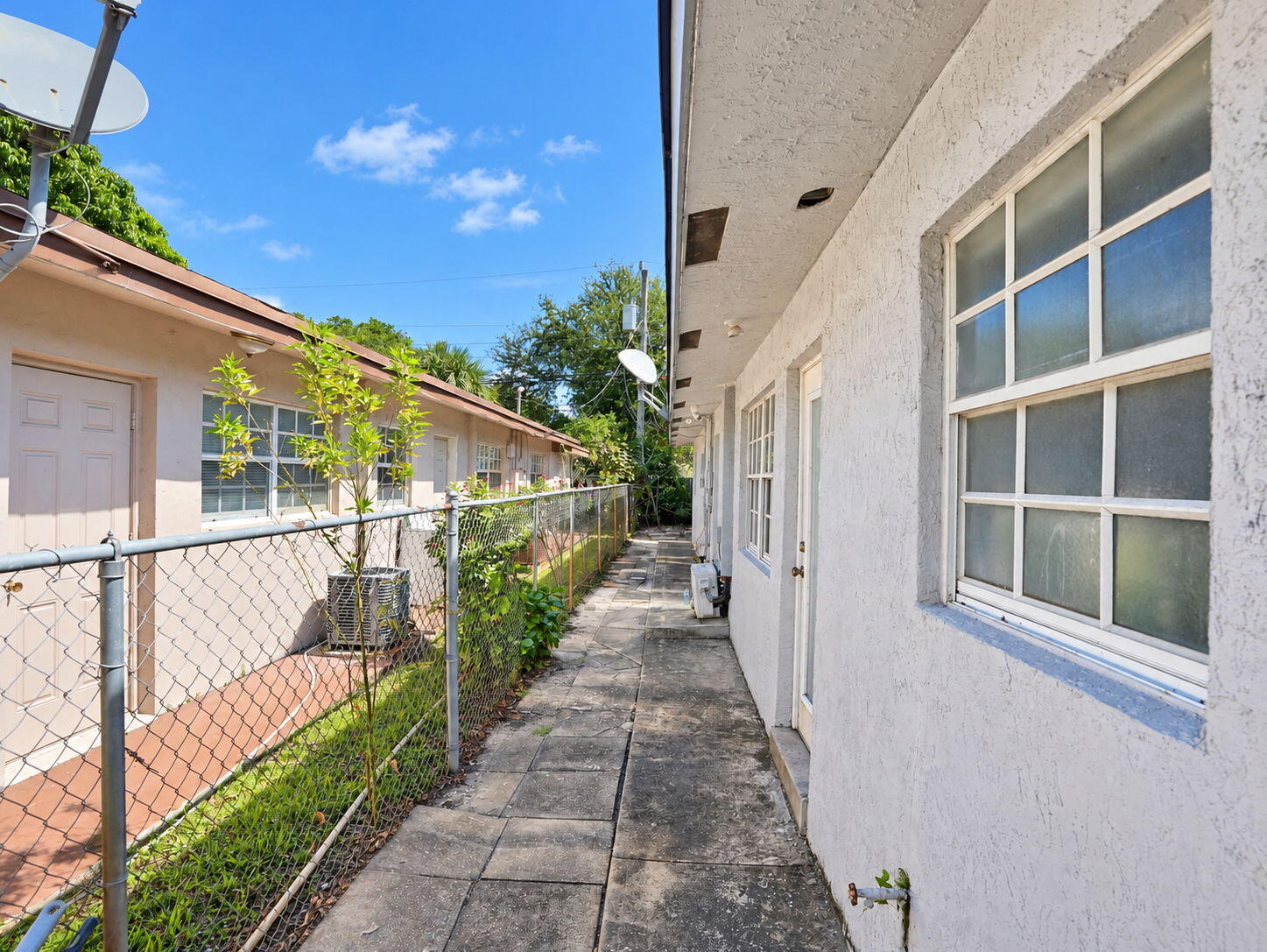 33-web-or-mls-Daniel_904_NE_10th_Ave_32