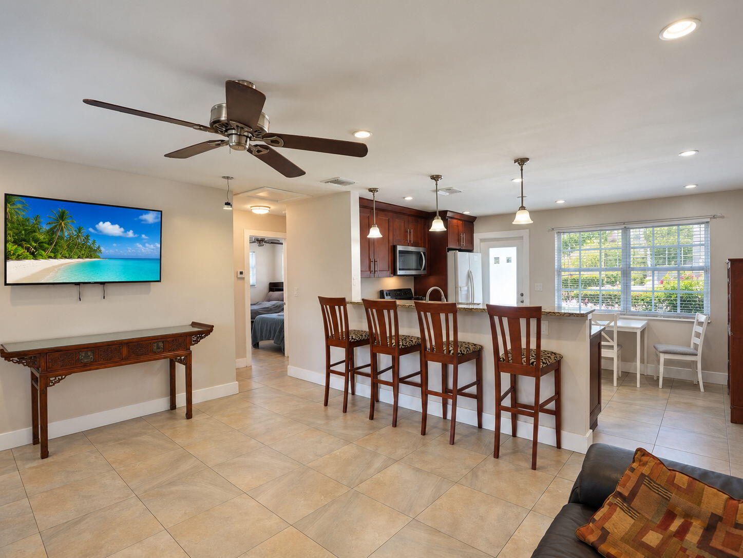 24-web-or-mls-Daniel_904_NE_10th_Ave_21